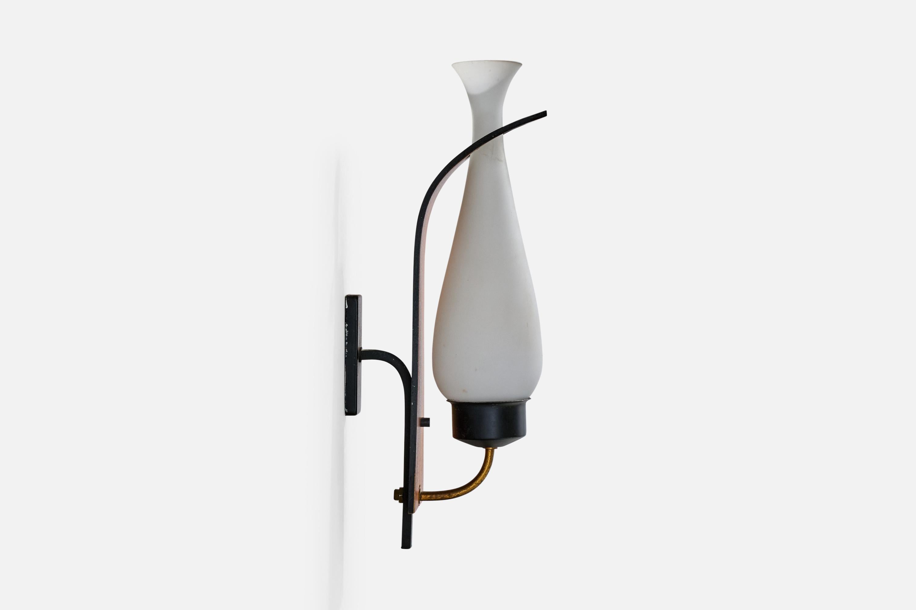 Italian Designer, Wall Light, Metal, Brass, Teak, Glass, Italy, 1950s In Good Condition For Sale In High Point, NC