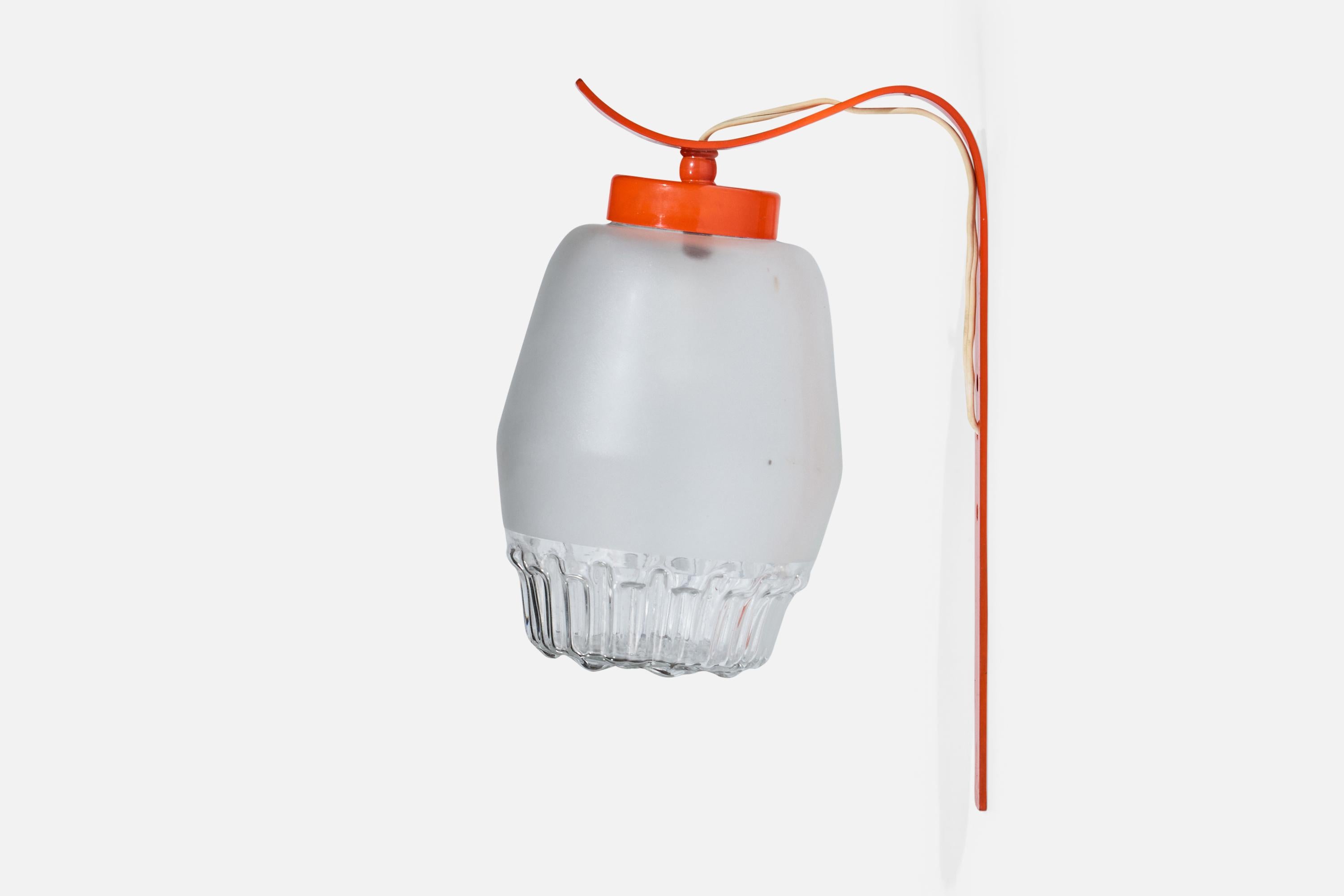 Italienischer Designer, Wandleuchte, Metall, Glas, Italien, 1970er im Zustand „Gut“ im Angebot in High Point, NC