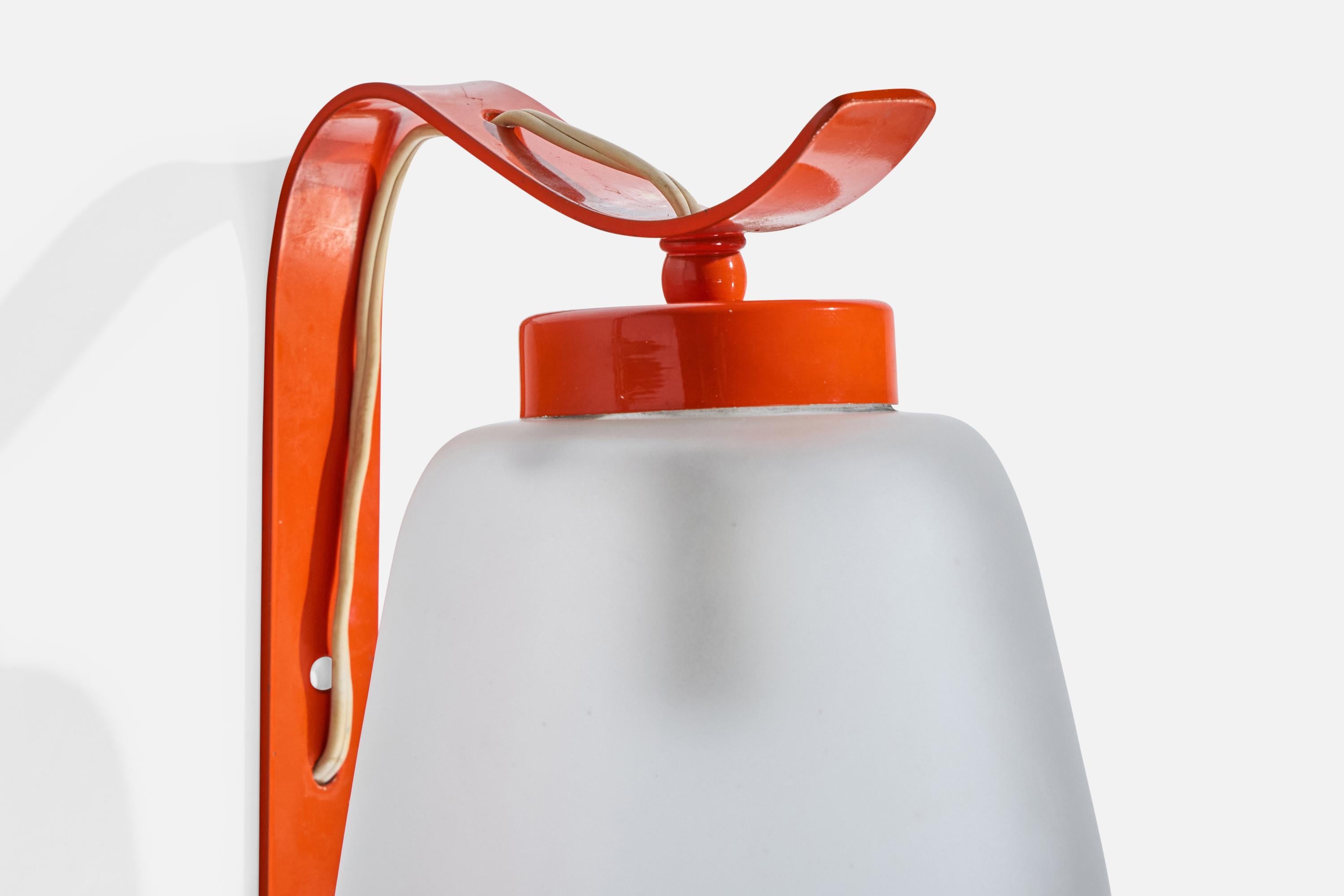 Italienischer Designer, Wandleuchte, Metall, Glas, Italien, 1970er (Ende des 20. Jahrhunderts) im Angebot