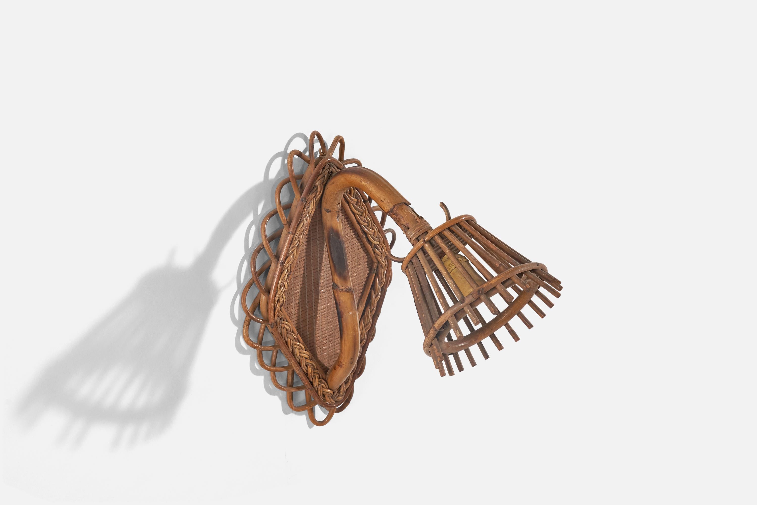 Designer italiano, lampade da parete, bambù, rattan, Italia, anni '1970 In condizioni buone in vendita a High Point, NC