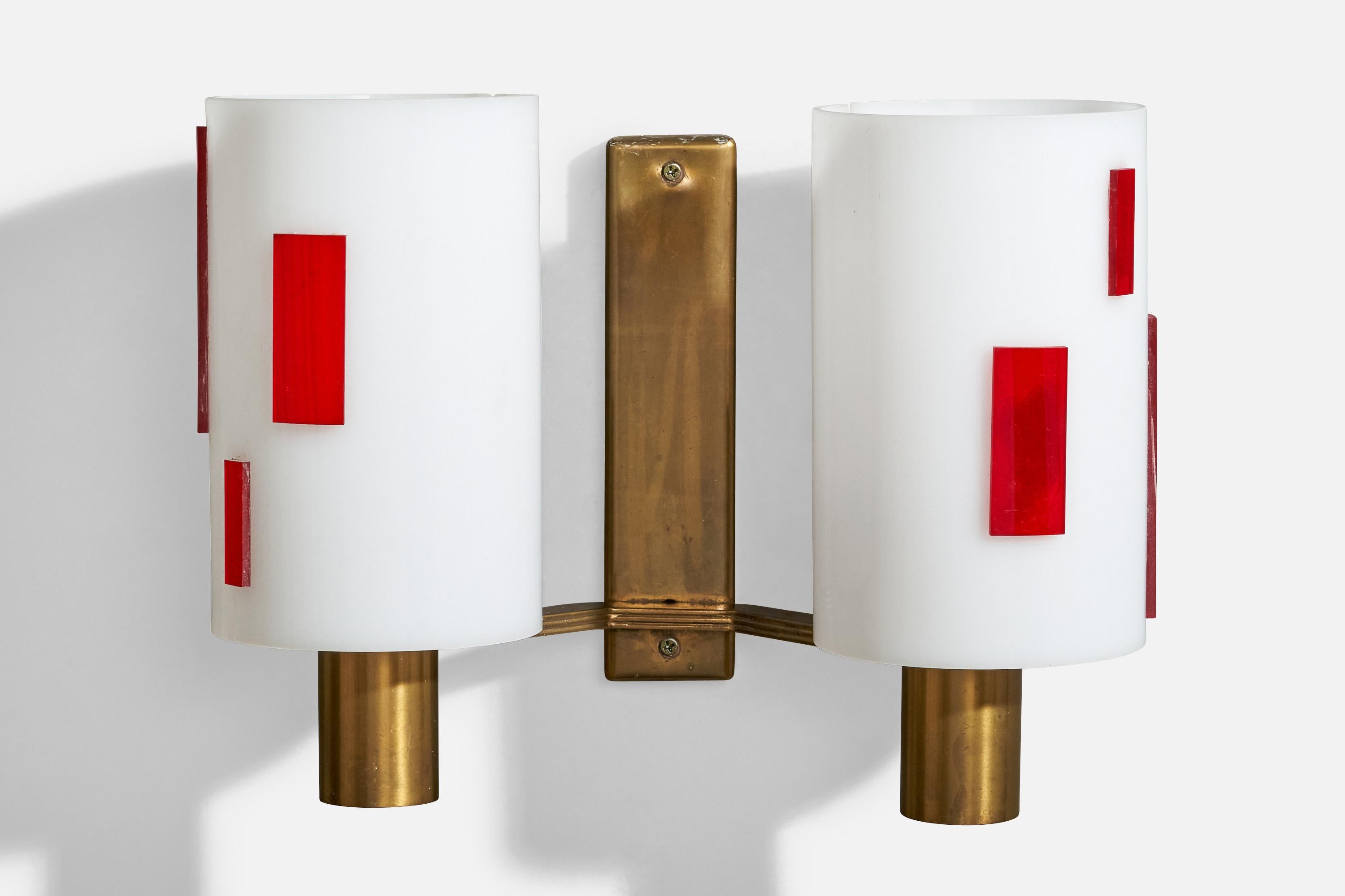 Italian Designer, Wall Lights, Brass, Acrylic, Italy, 1960s In Good Condition For Sale In High Point, NC