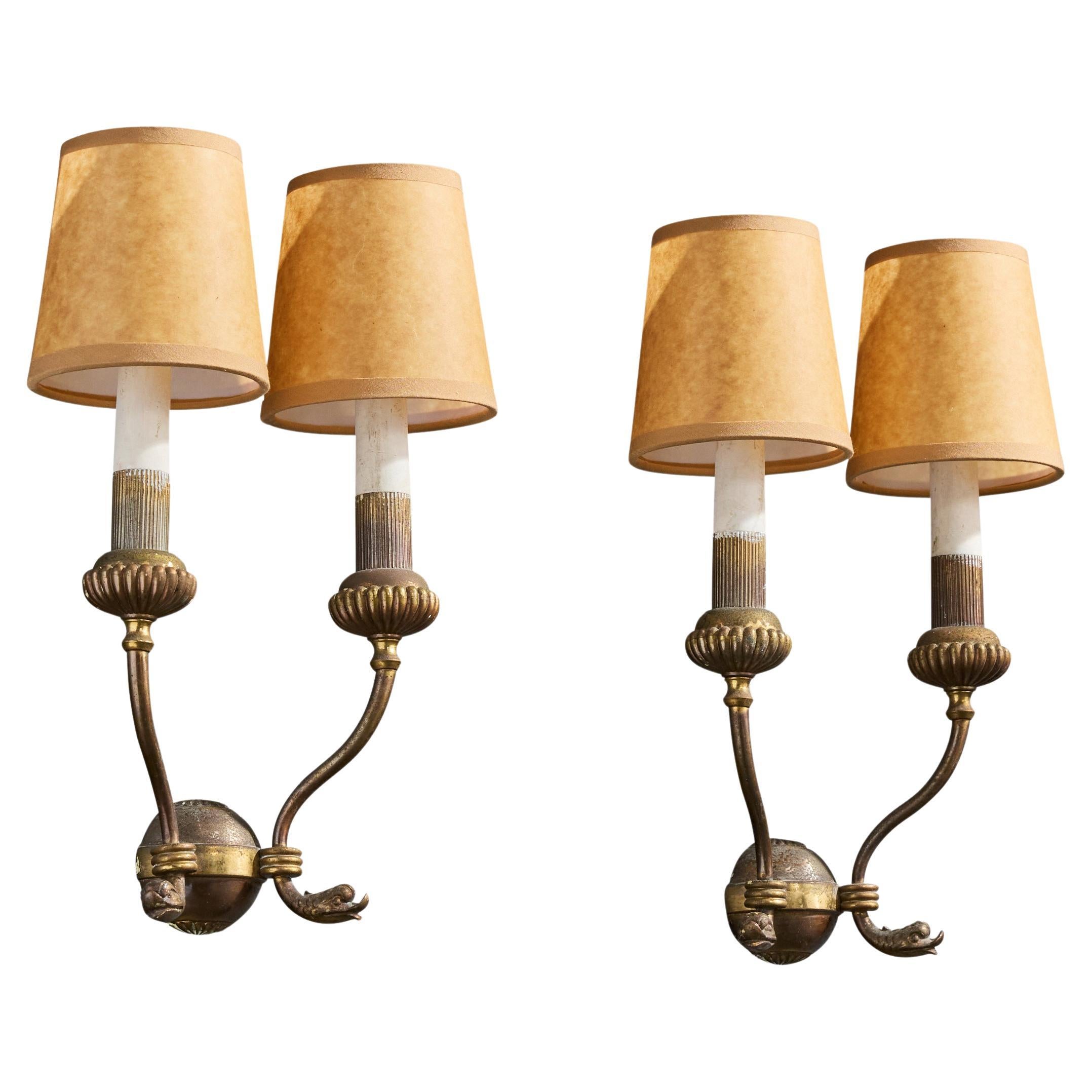 Italienischer Designer, Wandleuchten, Messing, Bakelit, Pergament, Italien, 1930er Jahre im Angebot