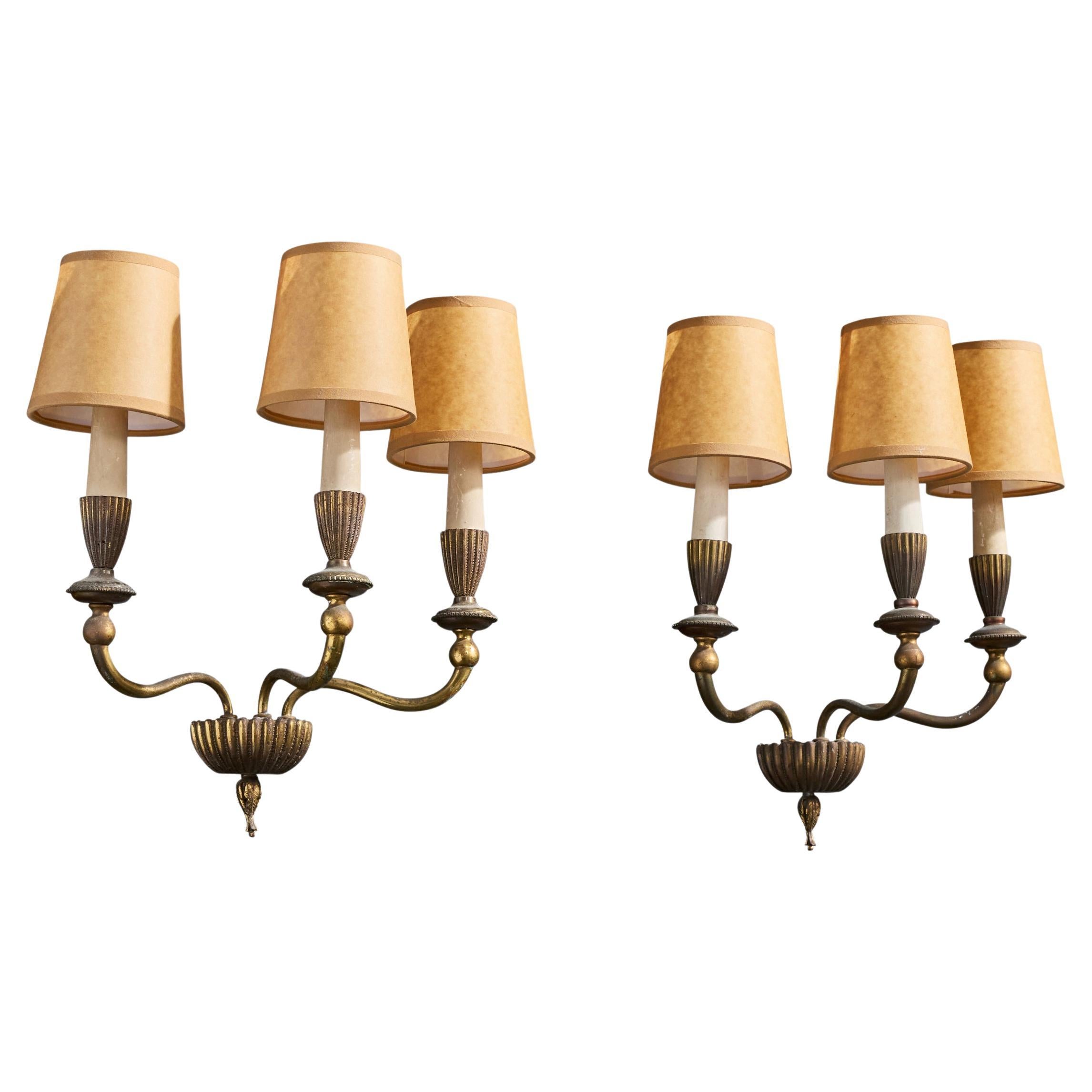 Italienischer Designer, Wandleuchten, Messing, Bakelit, Pergament, Italien, 1930er Jahre