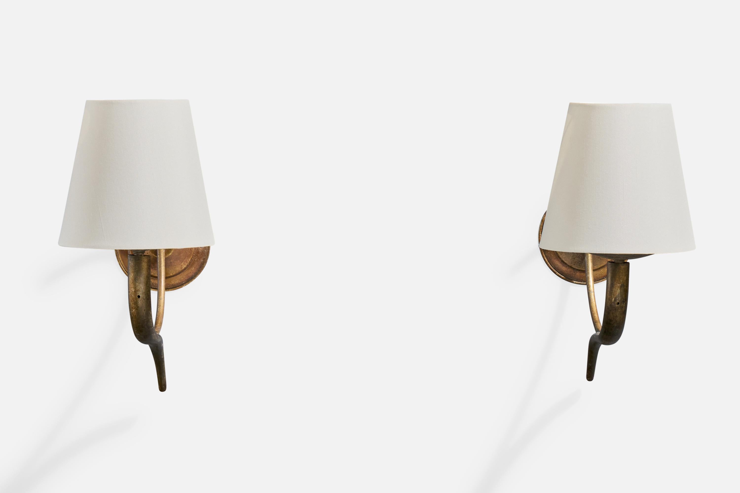 Mid-Century Modern Designer italien, Lights murales, laiton, tissu, Italie, années 1930 en vente