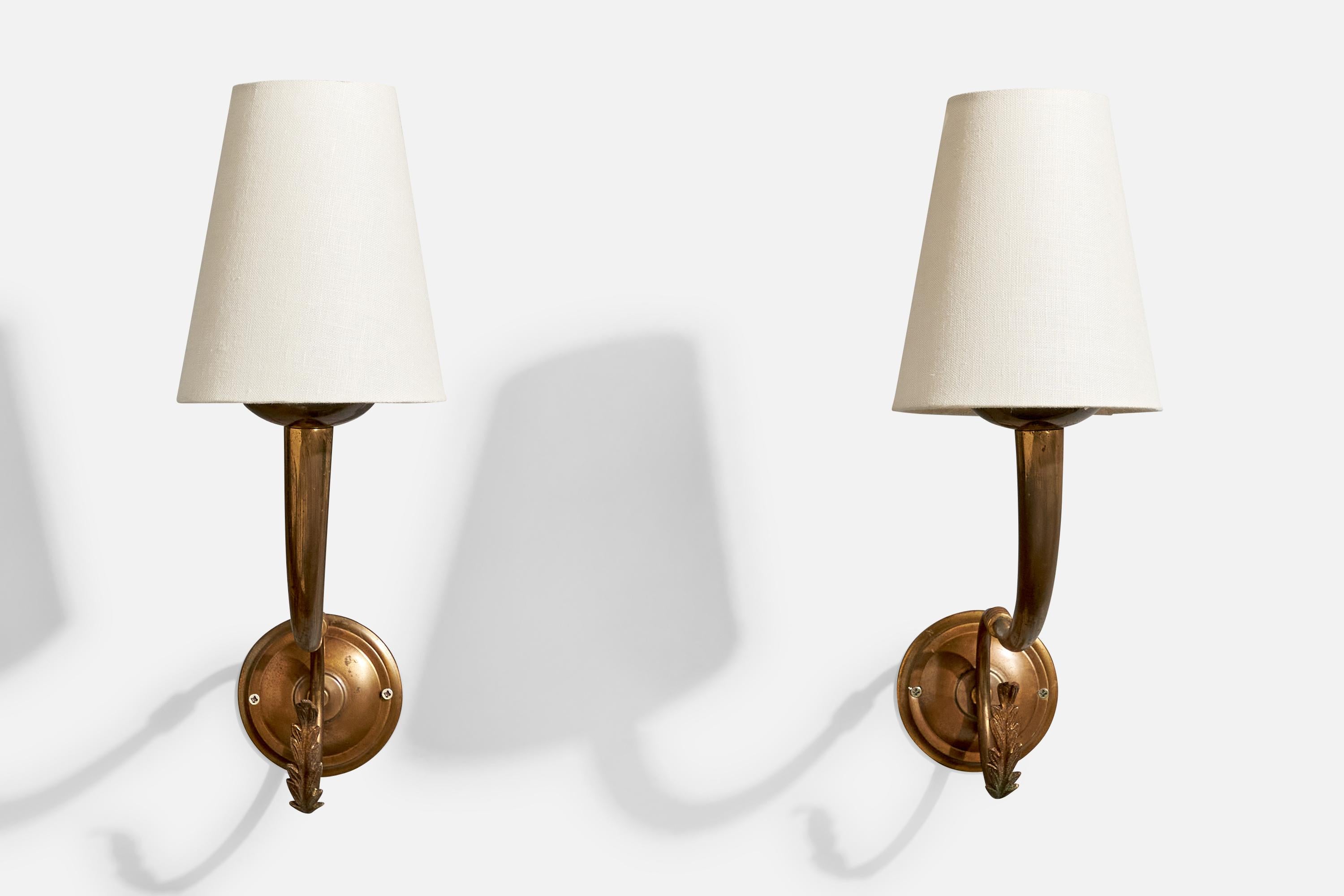 Italian Designer, Wall Lights, Brass, Fabric, Italy, 1940s In Good Condition For Sale In High Point, NC