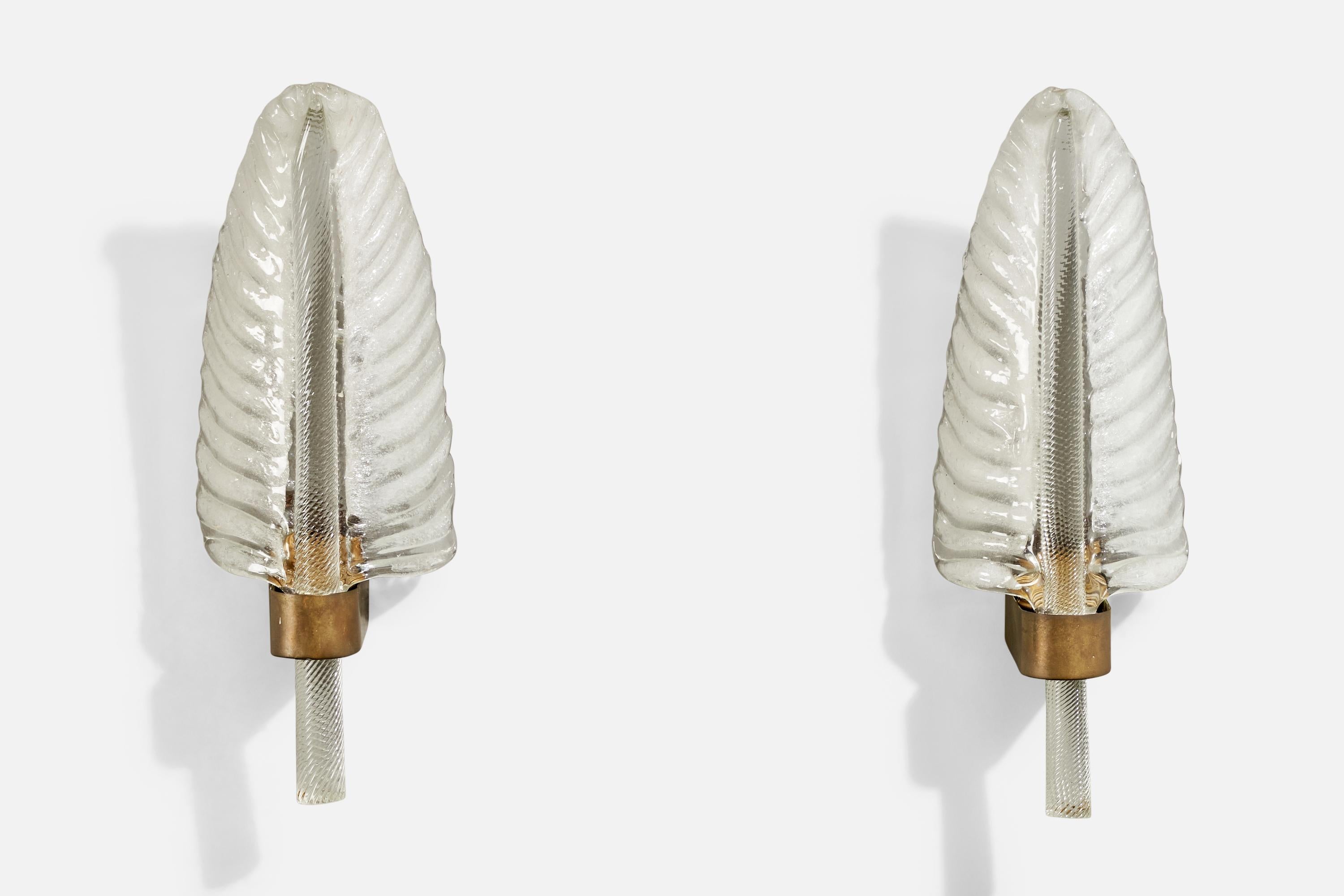Italian Designer, Wall Lights, Brass, Glass, Italy, 1940s In Good Condition For Sale In High Point, NC