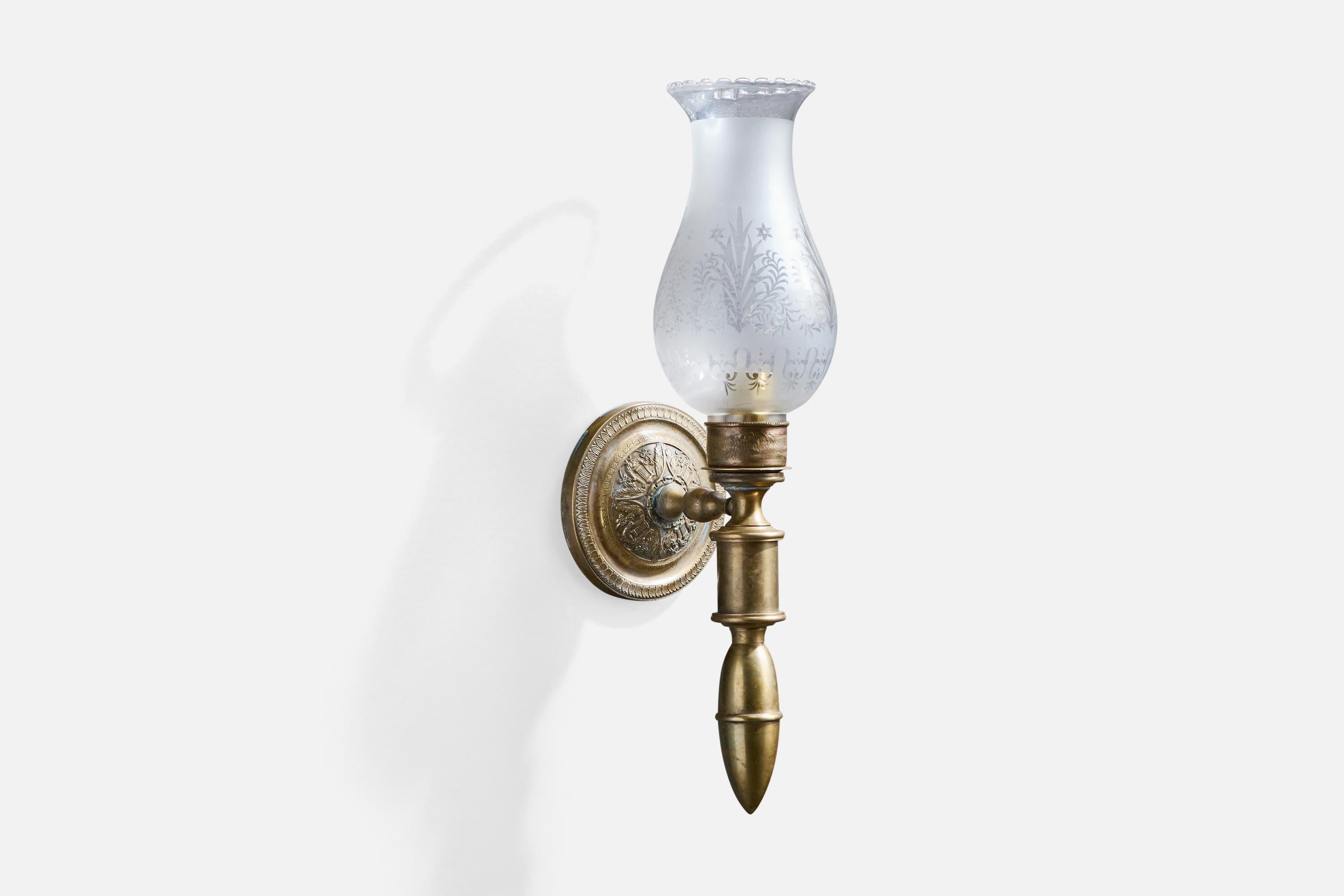 Italienischer Designer, Wandleuchten, Messing, Glas, Italien, 1940er Jahre im Zustand „Gut“ im Angebot in High Point, NC