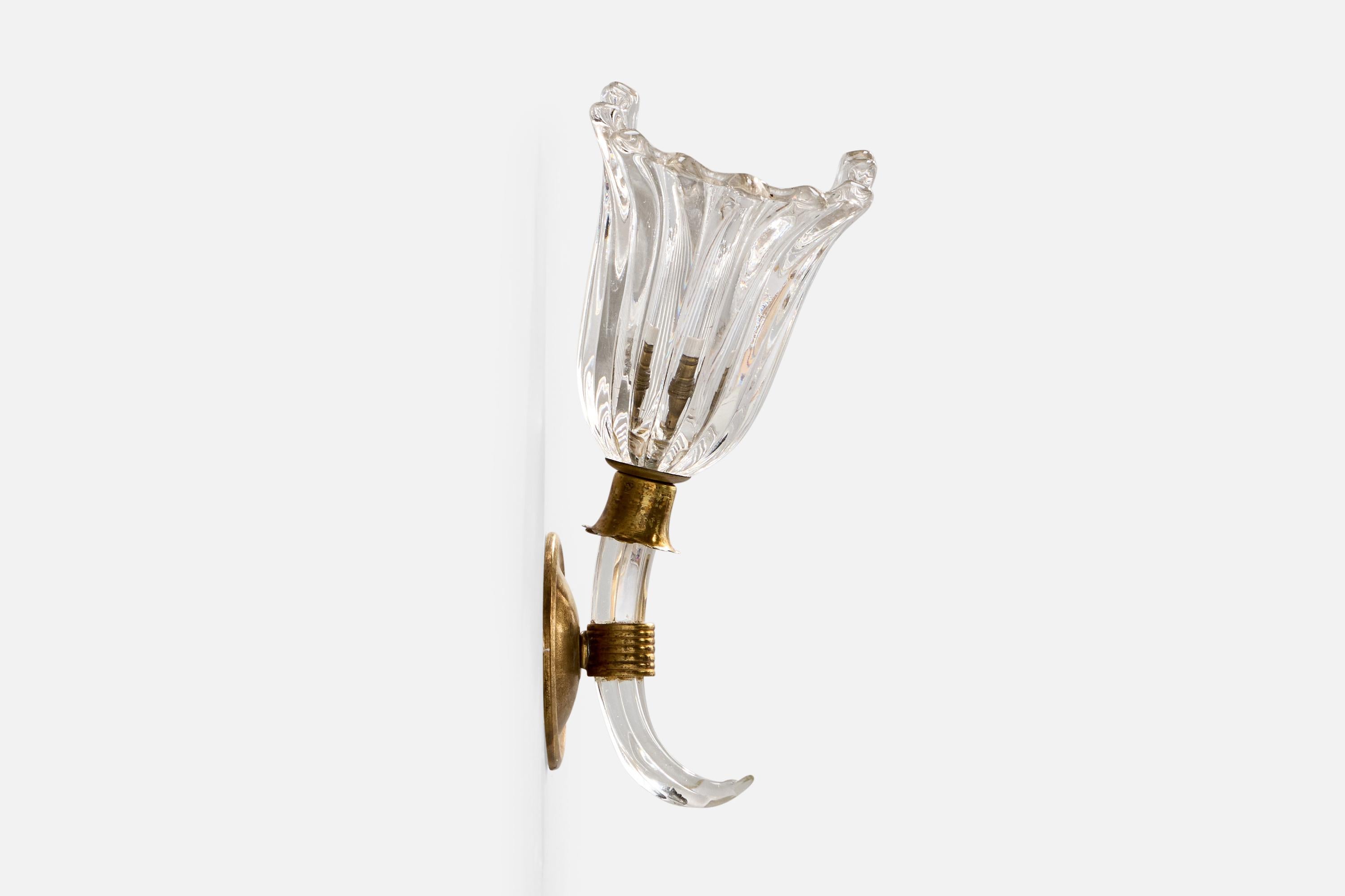 Milieu du XXe siècle Designer italien, Wall Lights, laiton, verre, Italie, années 1940 en vente