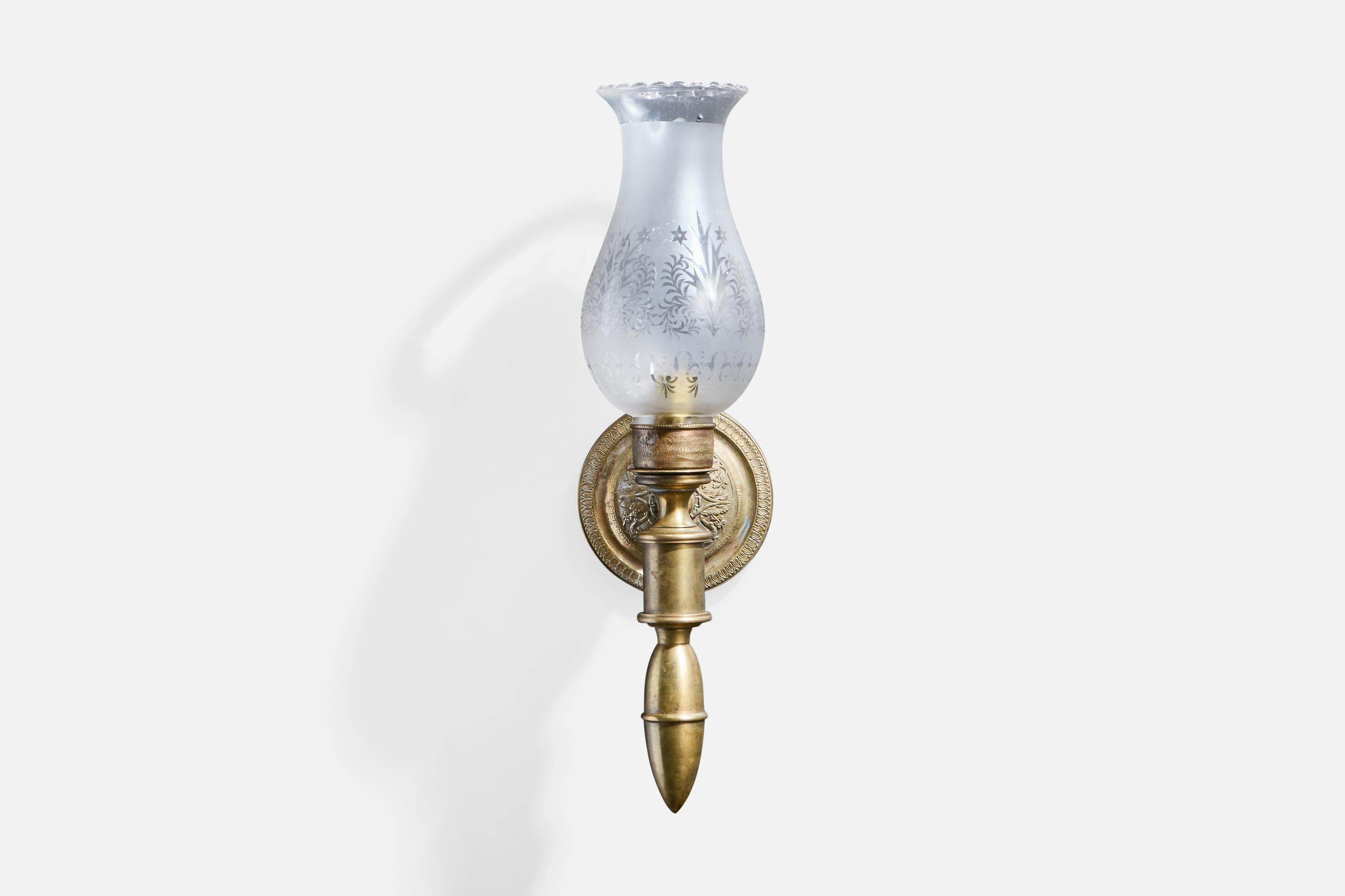 Italienischer Designer, Wandleuchten, Messing, Glas, Italien, 1940er Jahre (Mitte des 20. Jahrhunderts) im Angebot