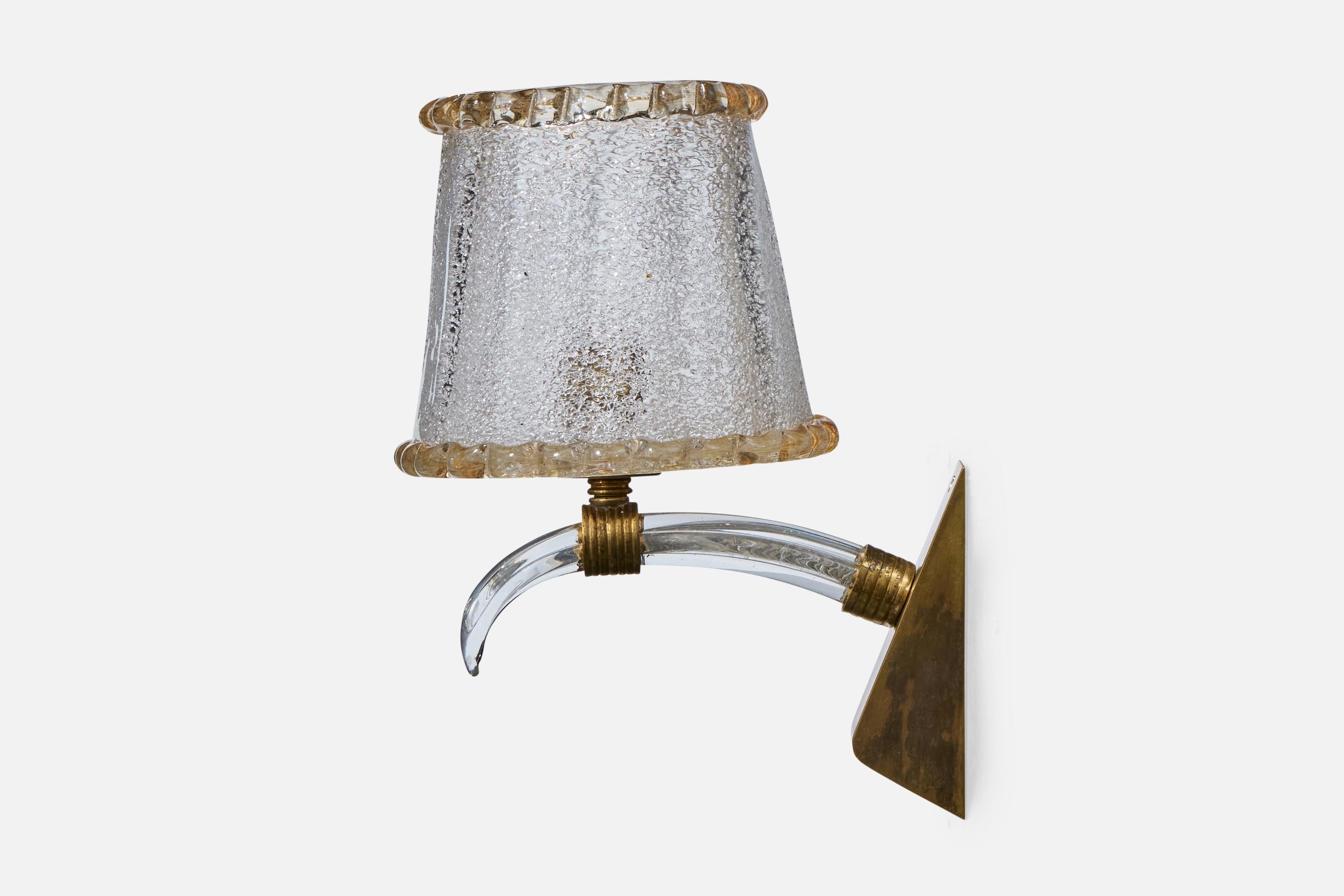 Milieu du XXe siècle Designer italien, Wall Lights, laiton, verre, Italie, années 1940 en vente