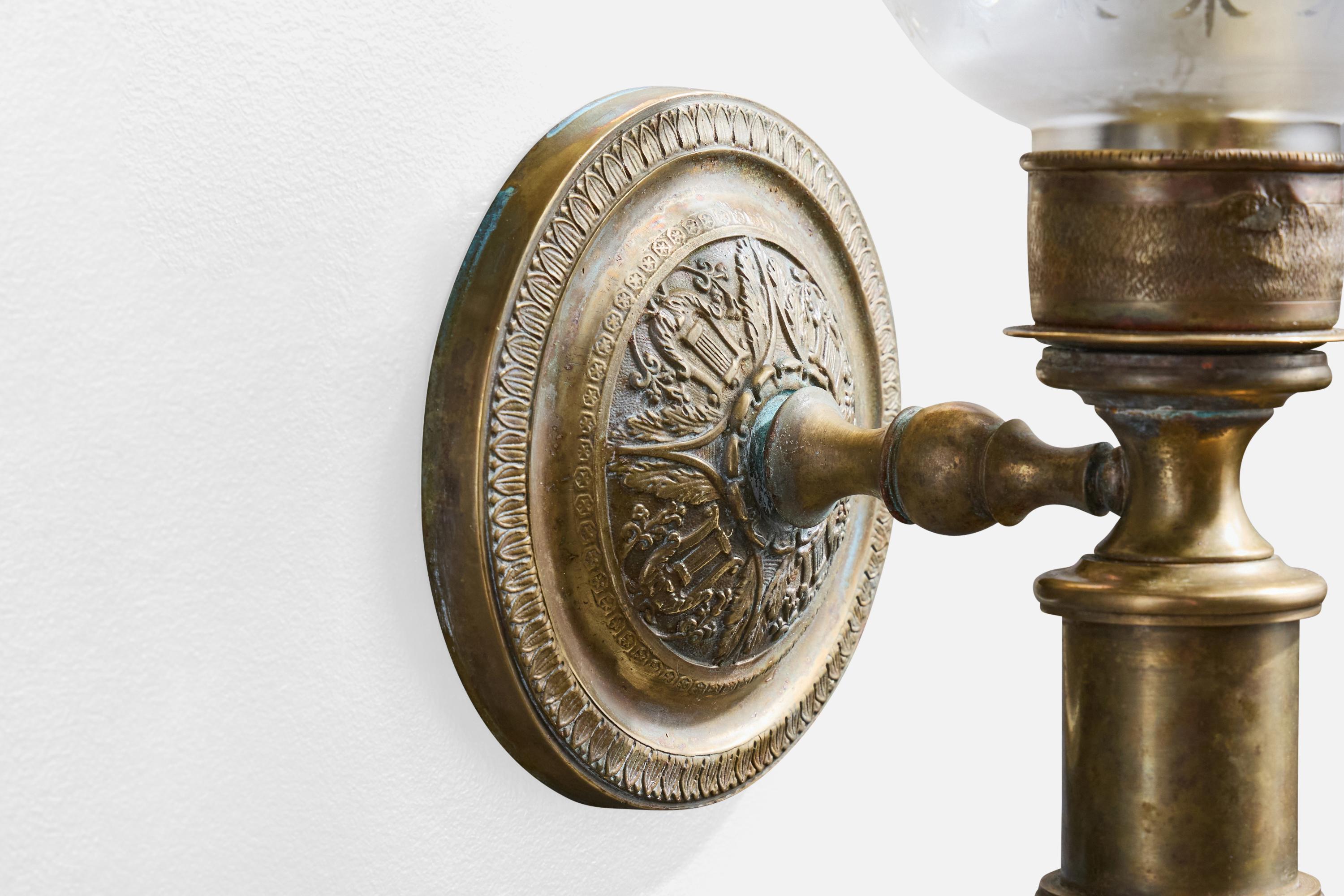 Italienischer Designer, Wandleuchten, Messing, Glas, Italien, 1940er Jahre im Angebot 2