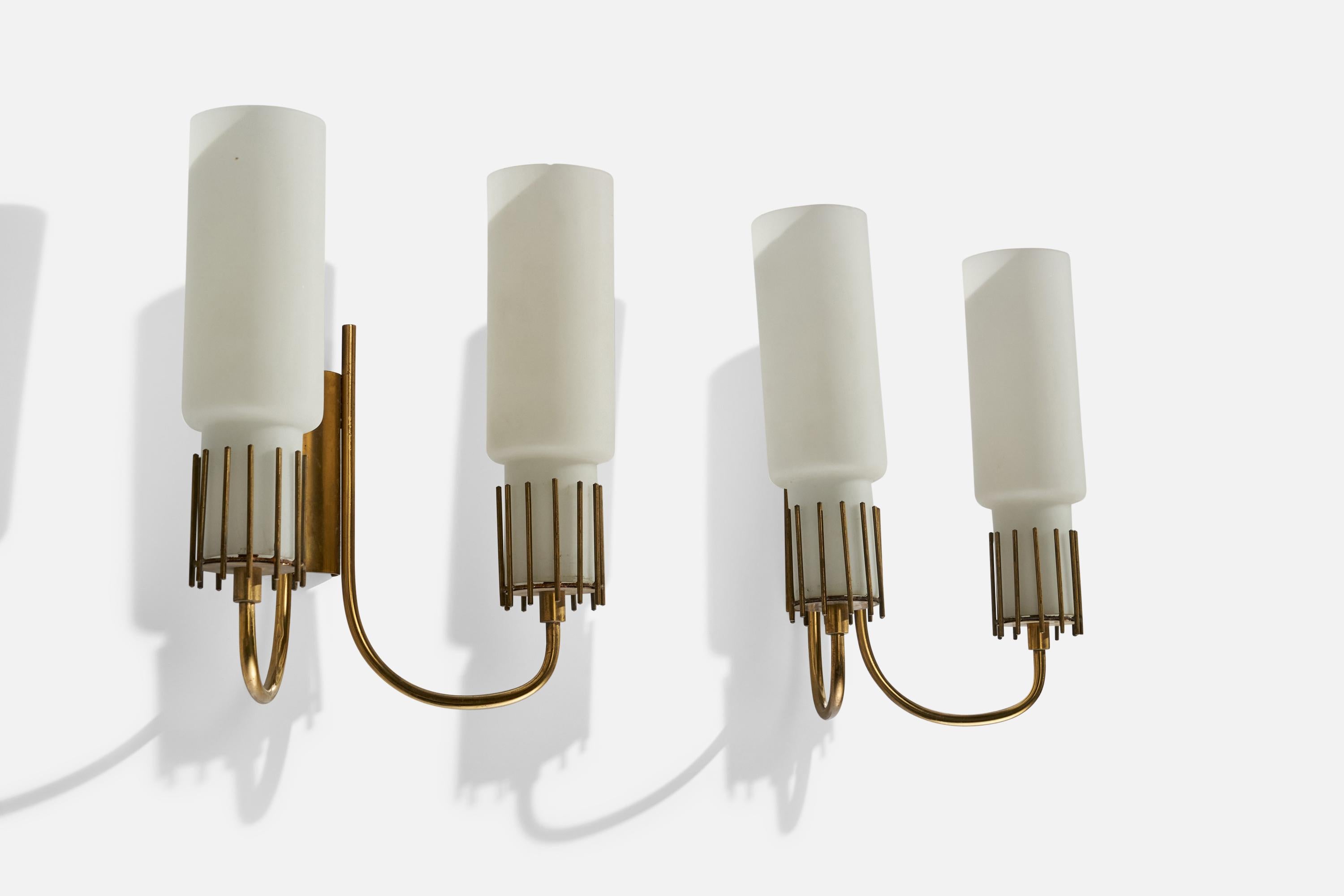 Italian Designer, Wall Lights, Brass, Glass, Italy, 1950s In Good Condition For Sale In High Point, NC