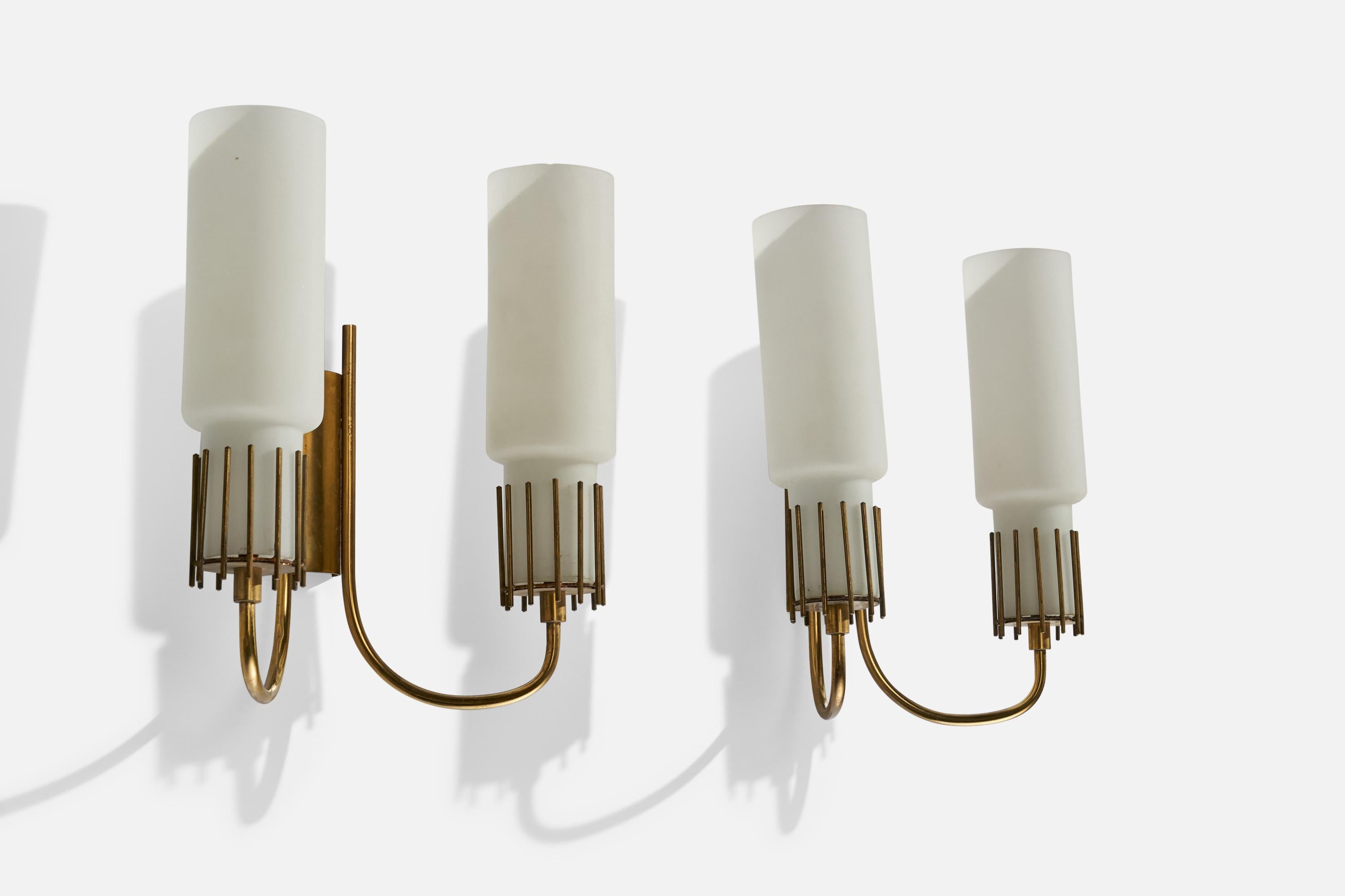 Mid-Century Modern Designer italien, Wall Lights, laiton, verre, Italie, années 1950 en vente