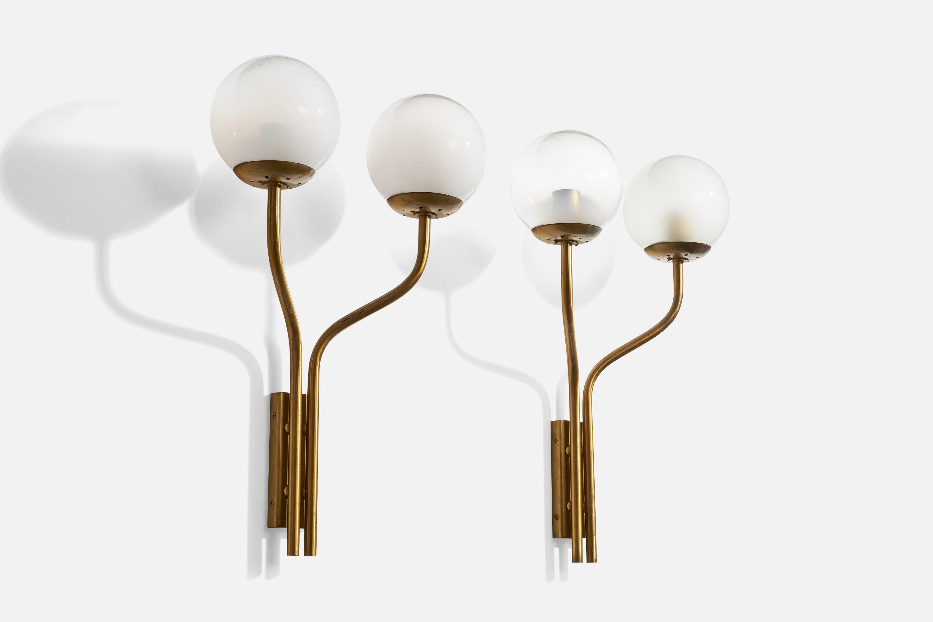 Mid-Century Modern Designer italien, Wall Lights, laiton, verre, Italie, années 1950 en vente