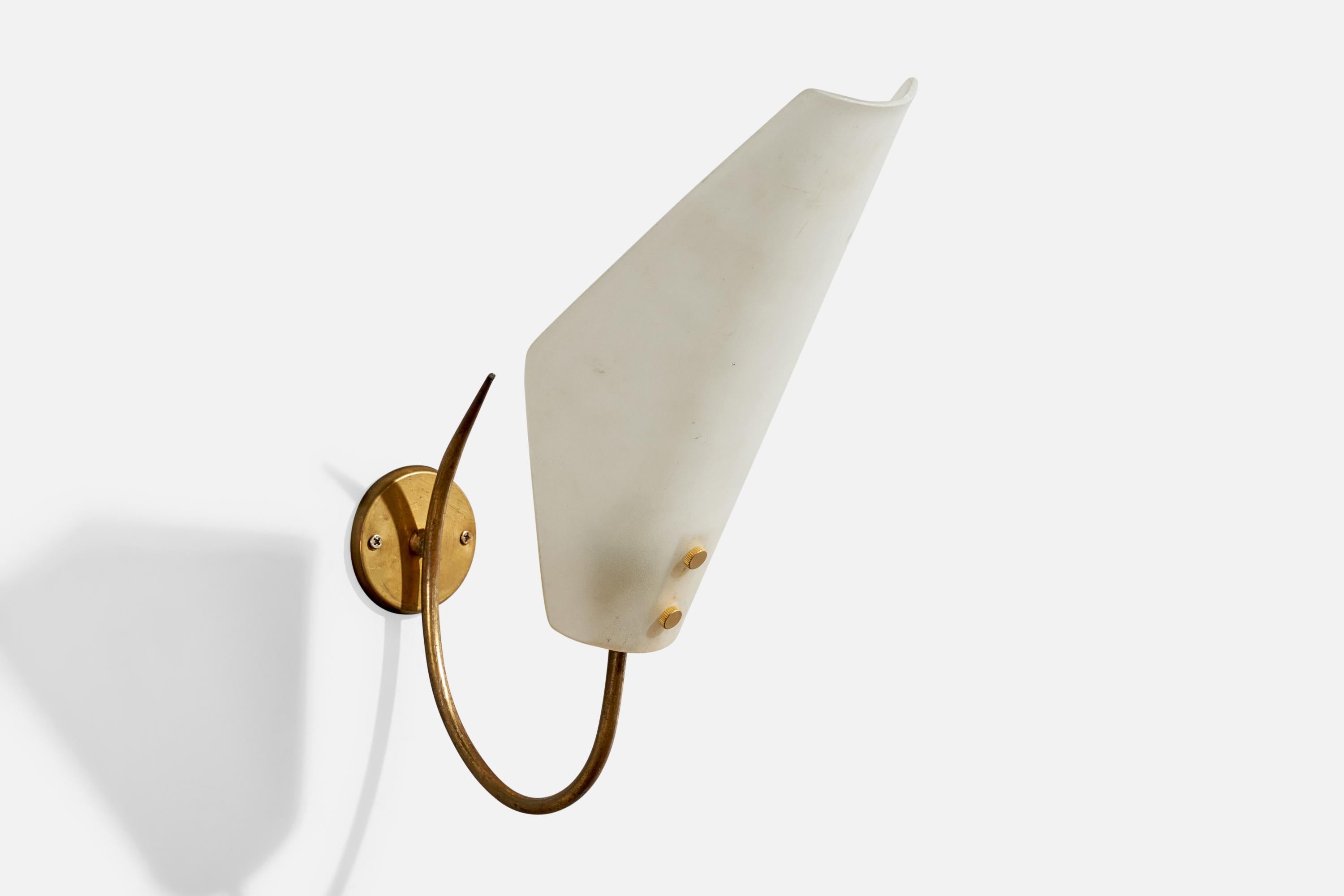 Designer italien, Wall Lights, laiton, verre, Italie, années 1950 Bon état - En vente à High Point, NC