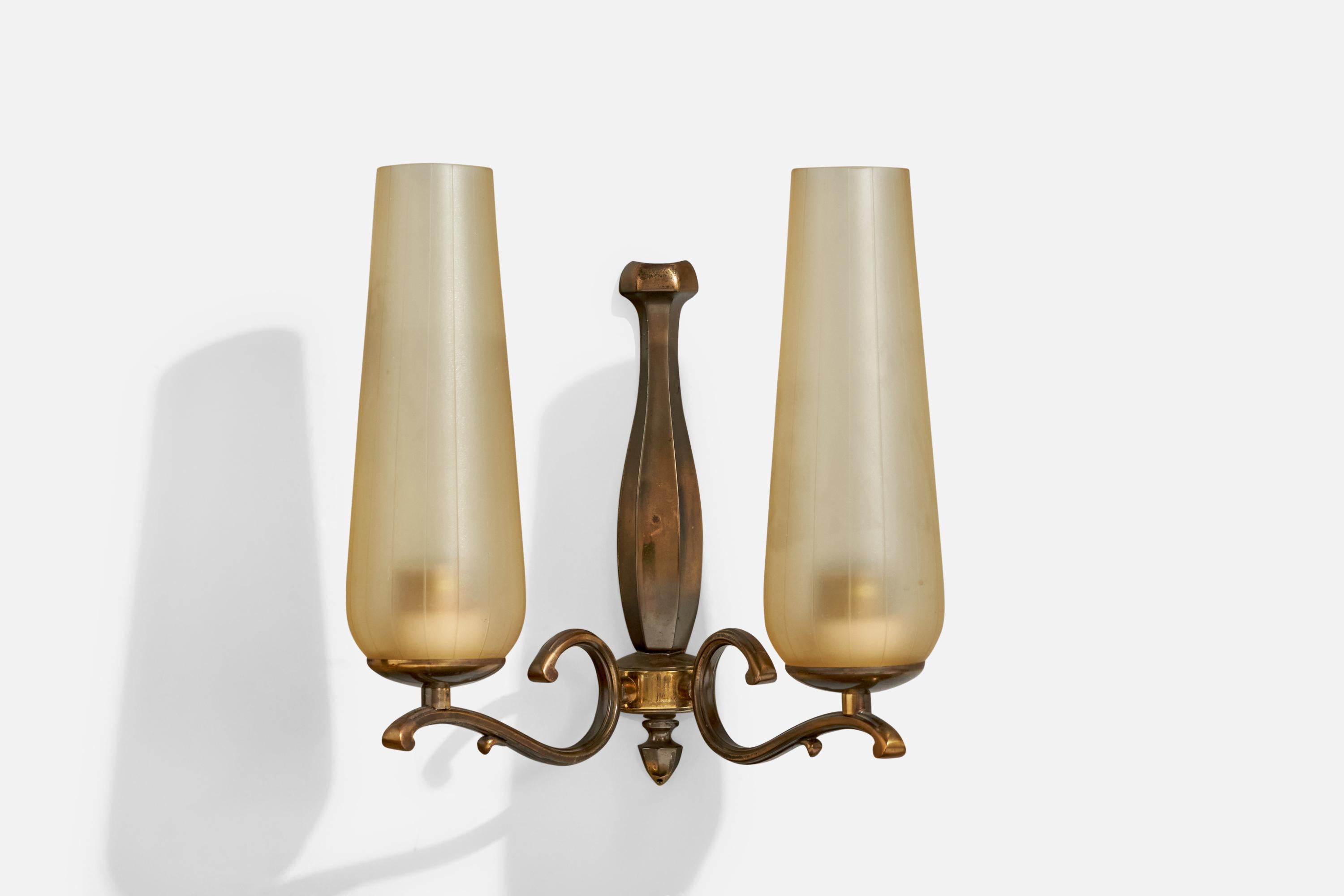 Designer italien, Wall Lights, laiton, verre, Italie, années 1950 Bon état - En vente à High Point, NC
