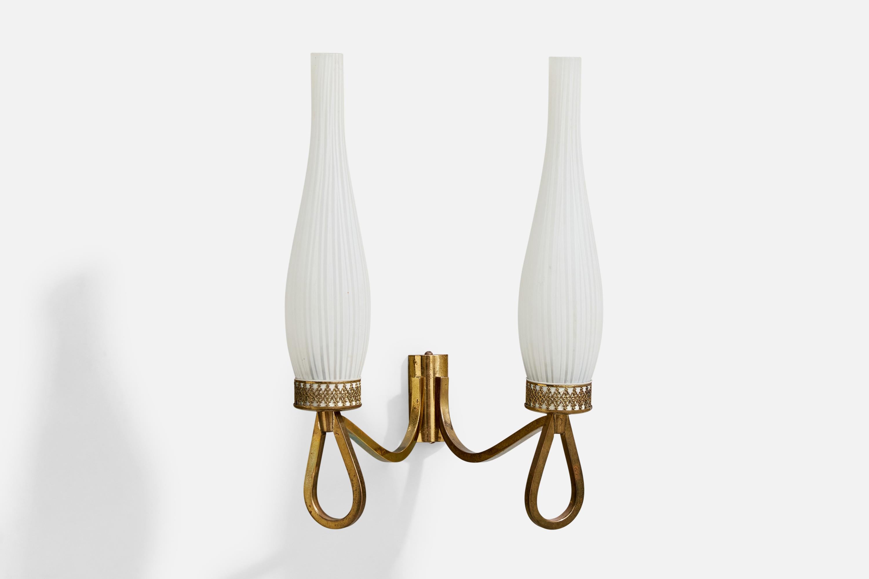 Designer italien, Wall Lights, laiton, verre, Italie, années 1950 Bon état - En vente à High Point, NC
