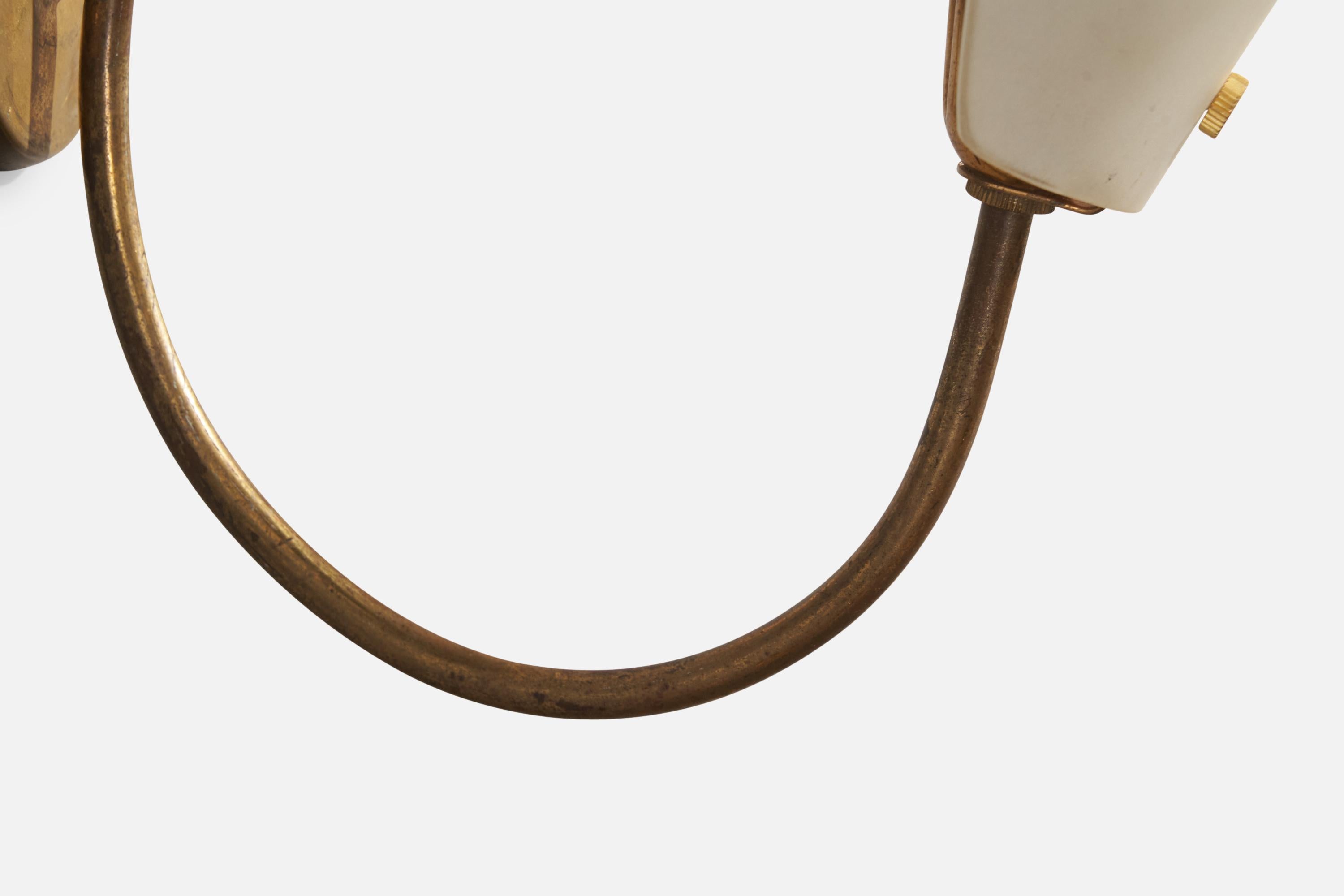 Designer italien, Wall Lights, laiton, verre, Italie, années 1950 en vente 1