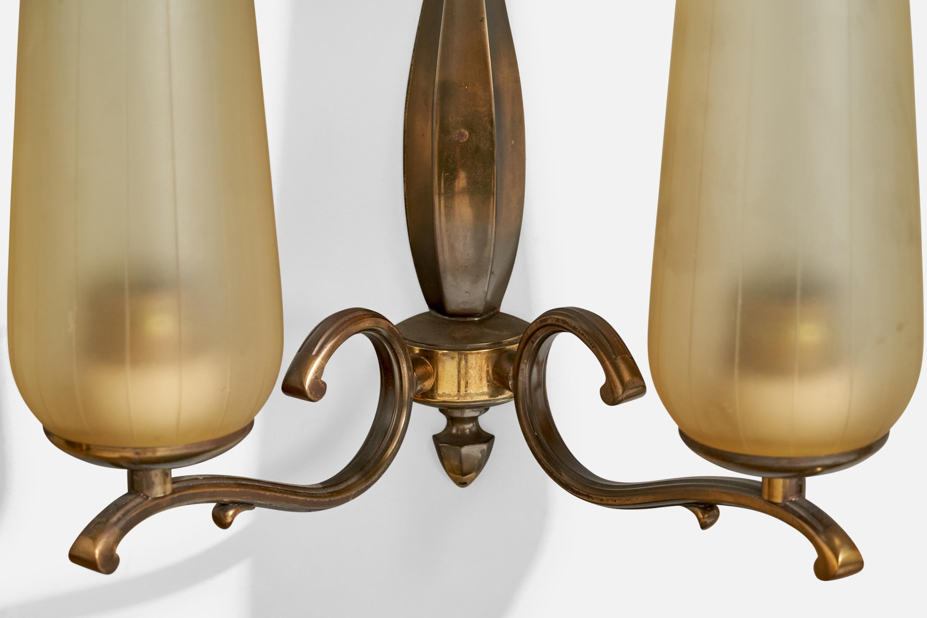 Designer italien, Wall Lights, laiton, verre, Italie, années 1950 en vente 1