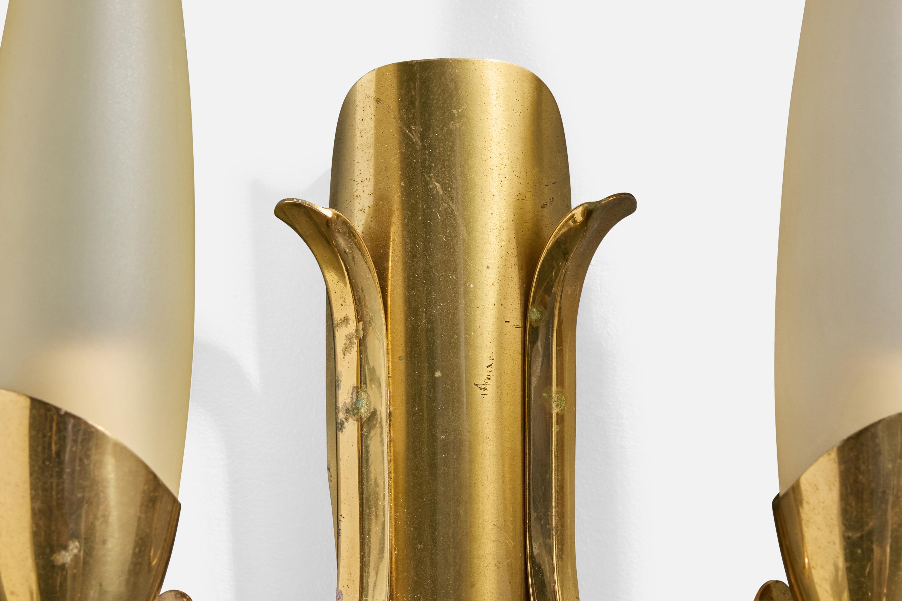 Diseñador italiano, Apliques, Latón, Vidrio, Italia, Años 50 en venta 2