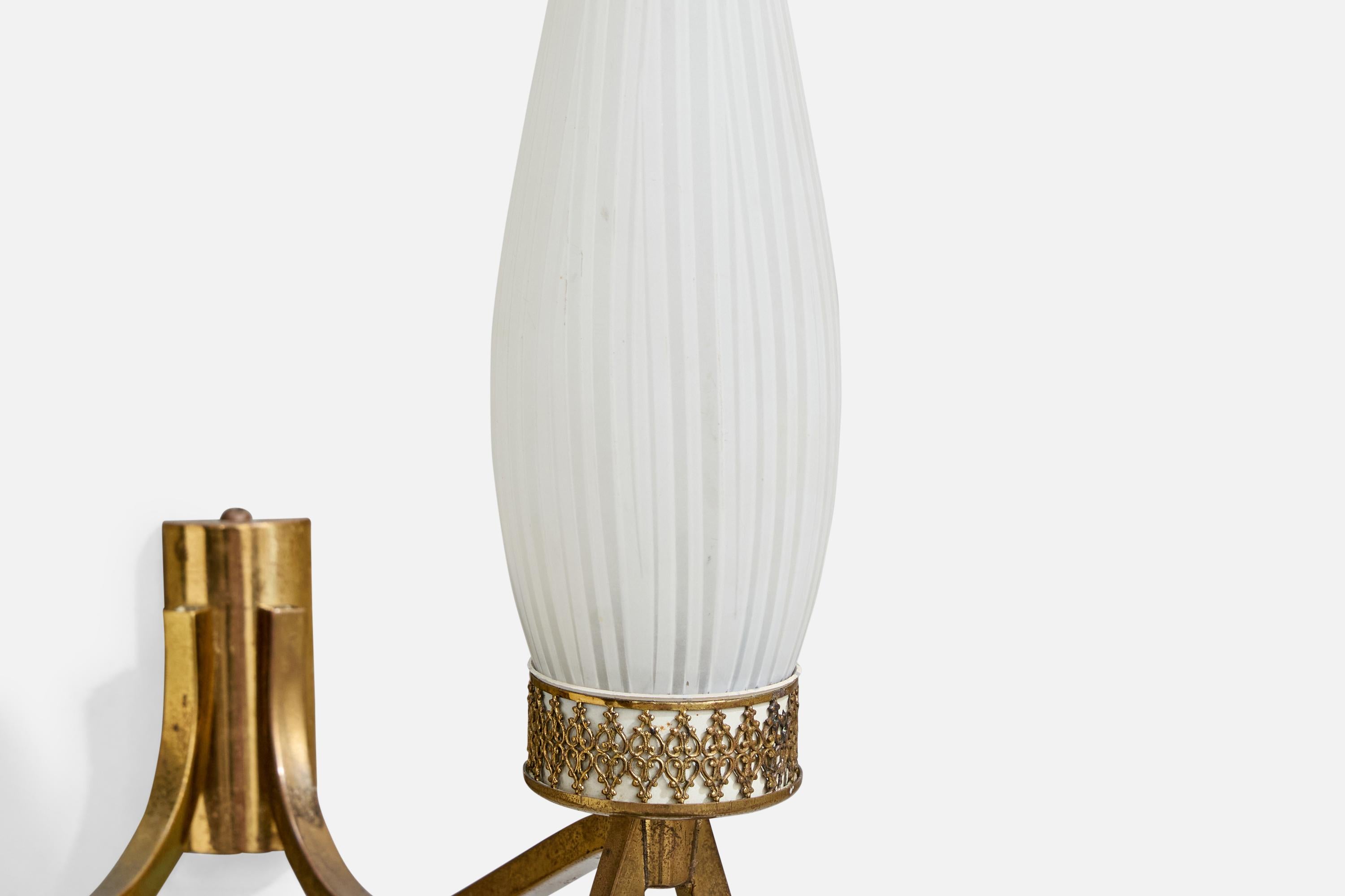 Designer italien, Wall Lights, laiton, verre, Italie, années 1950 en vente 3