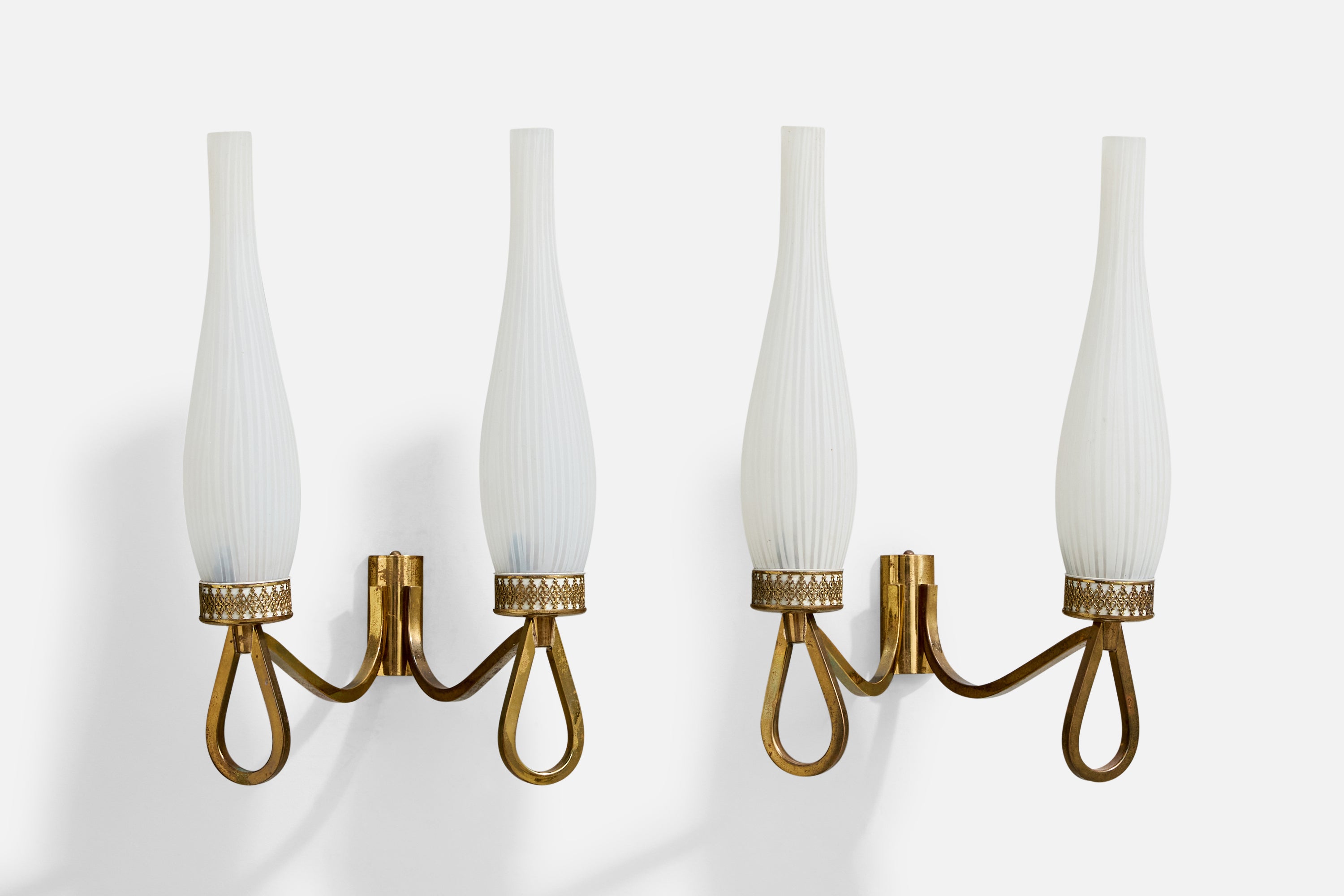 Designer italien, Wall Lights, laiton, verre, Italie, années 1950 en vente