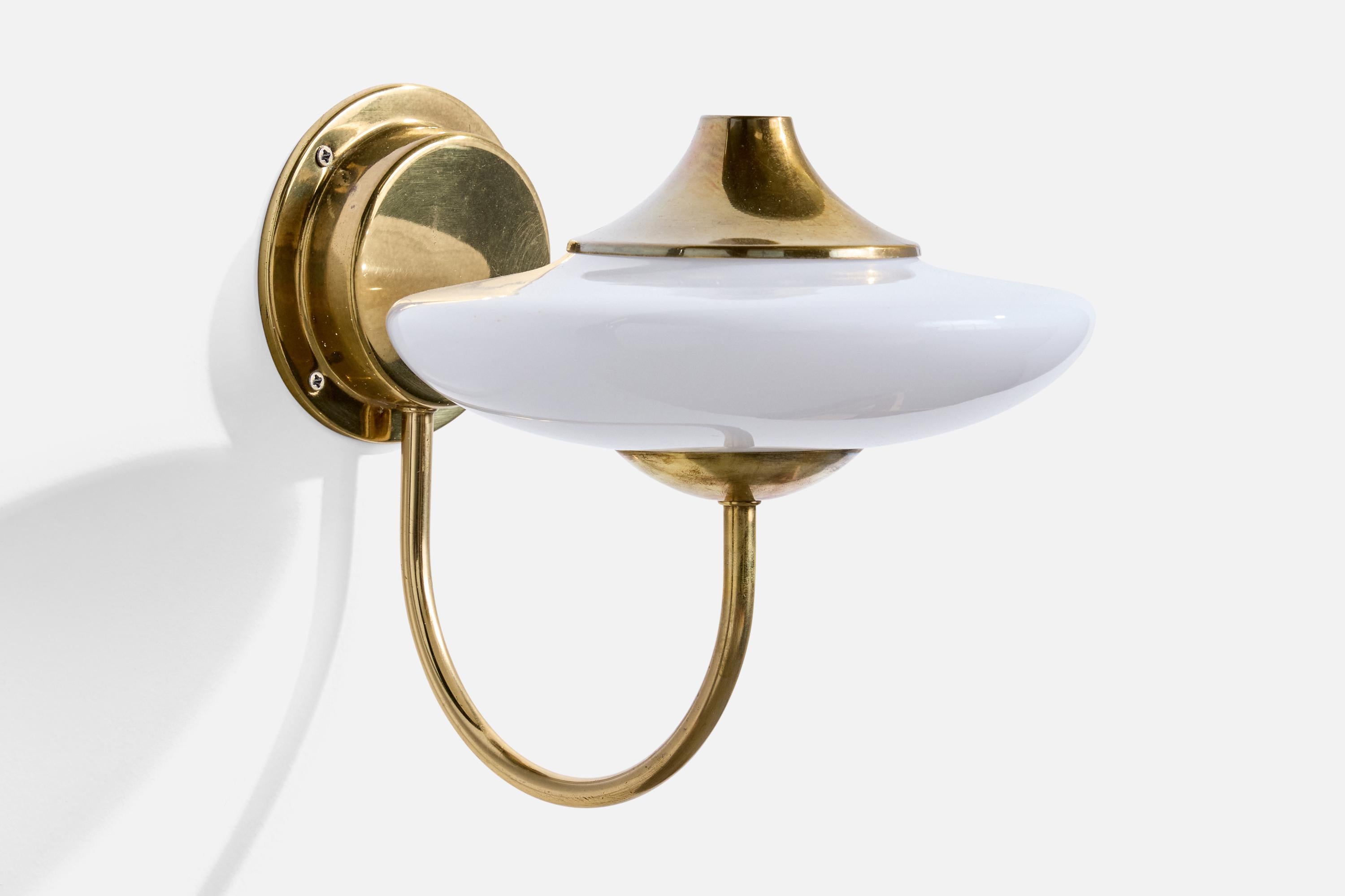 Italian Designer, Wall Lights, Brass, Glass, Italy, 1960s In Good Condition In High Point, NC