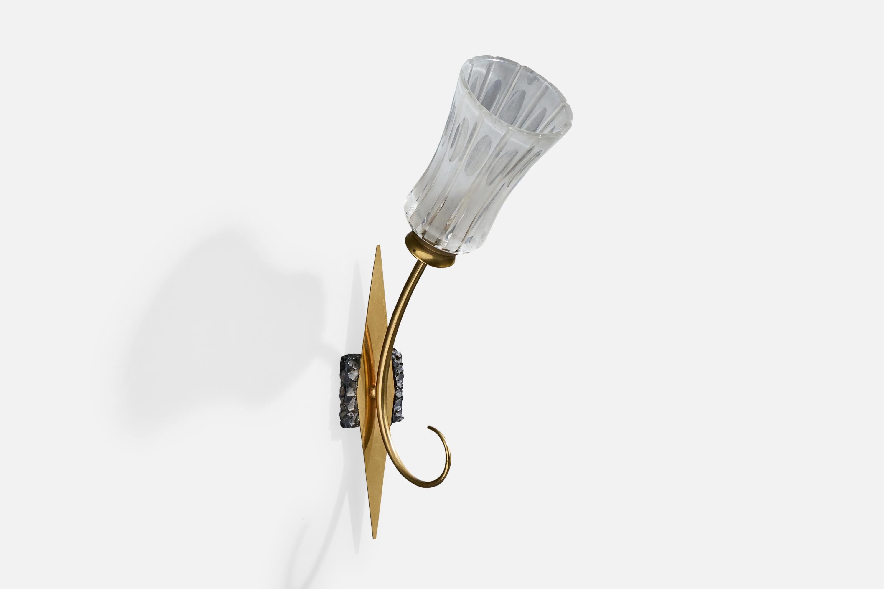 Italiano Designer italiano, Luci da parete, Ottone, Vetro, Metallo, Italia, anni '50 in vendita