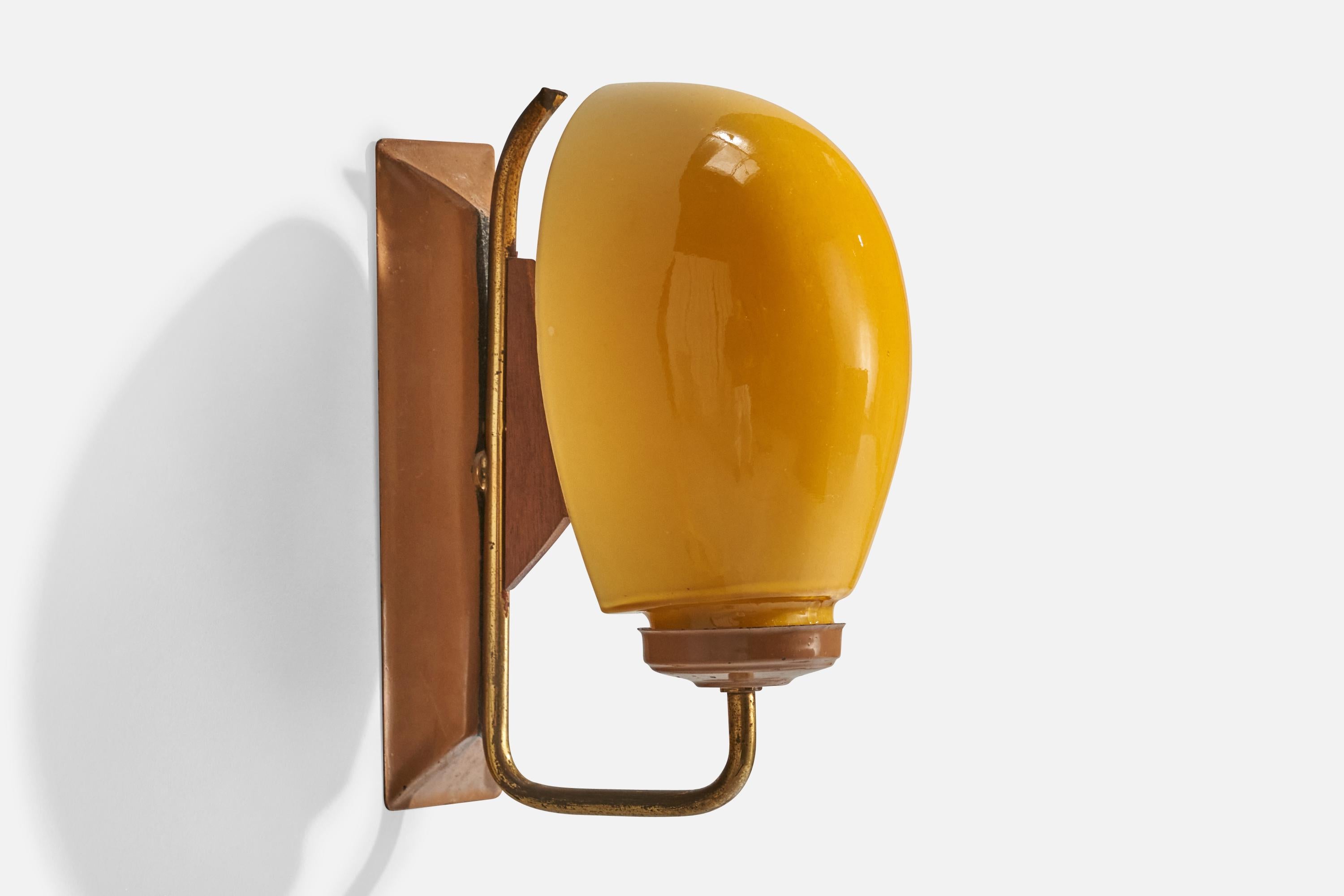 Italian Designer, Wall Lights, Brass, Glass, Metal, Teak, Italy, 1950s In Good Condition For Sale In High Point, NC