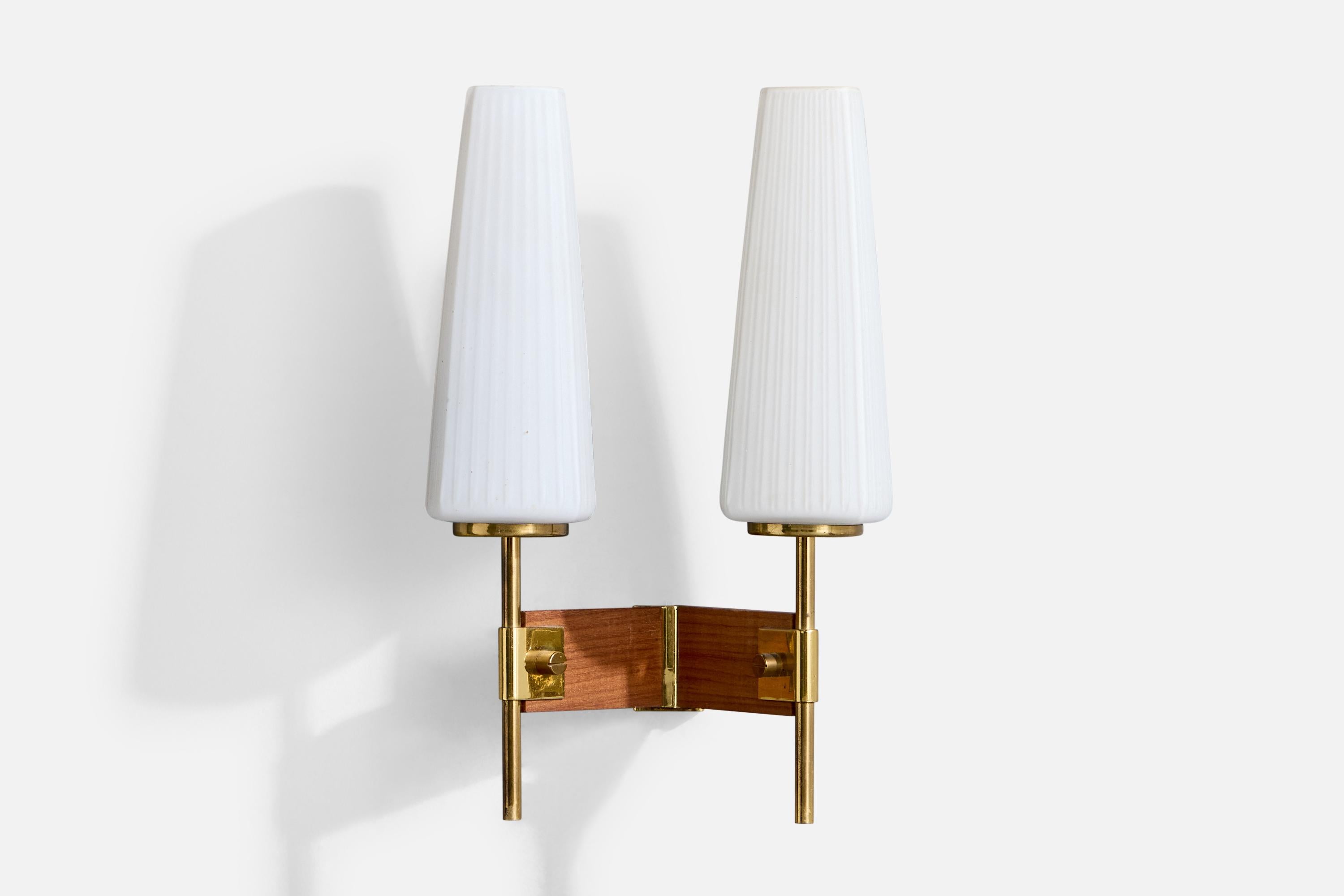 Italian Designer, Wall Lights, Brass, Glass, Teak, Italy, 1950s In Good Condition For Sale In High Point, NC