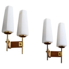 Designer italiano, lampade da parete, ottone, vetro, teak, Italia, anni '50