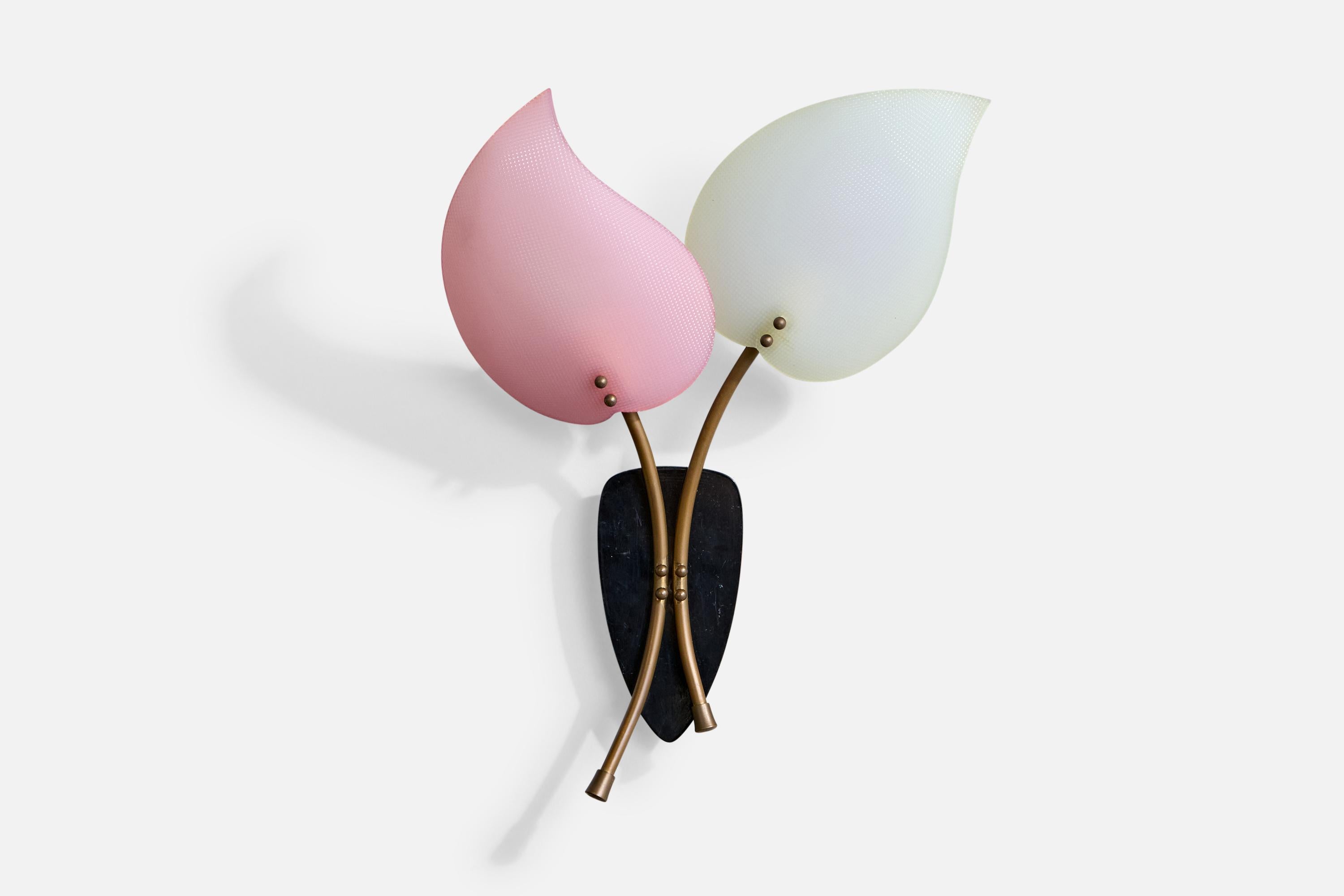 Italian Designer, Wall Lights, Brass, Metal, Acrylic, Italy, 1950s In Good Condition For Sale In High Point, NC