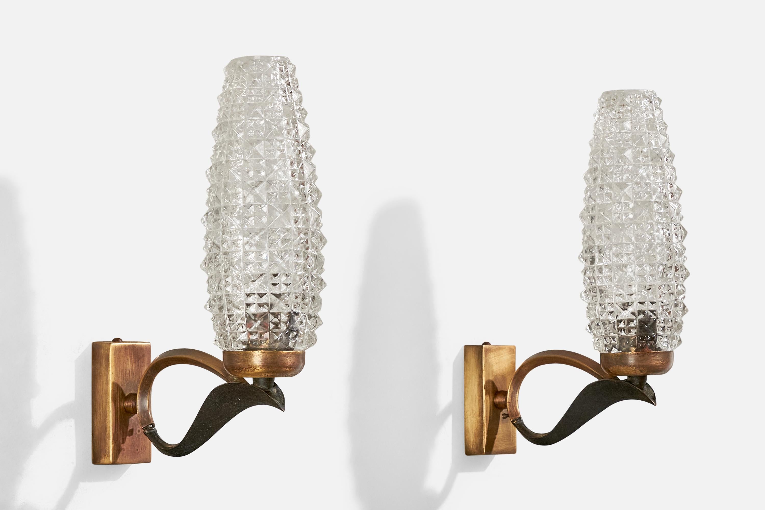 A pair of brass, black-lacquered metal and glass wall lights designed and produced in Italy, c. 1940s.

Overall Dimensions (inches):  10” H x  3” W x  7.5“ D

Back Plate Dimensions (Inches):  3.125” H x 1.375” W x .75” D

Bulb Specifications: