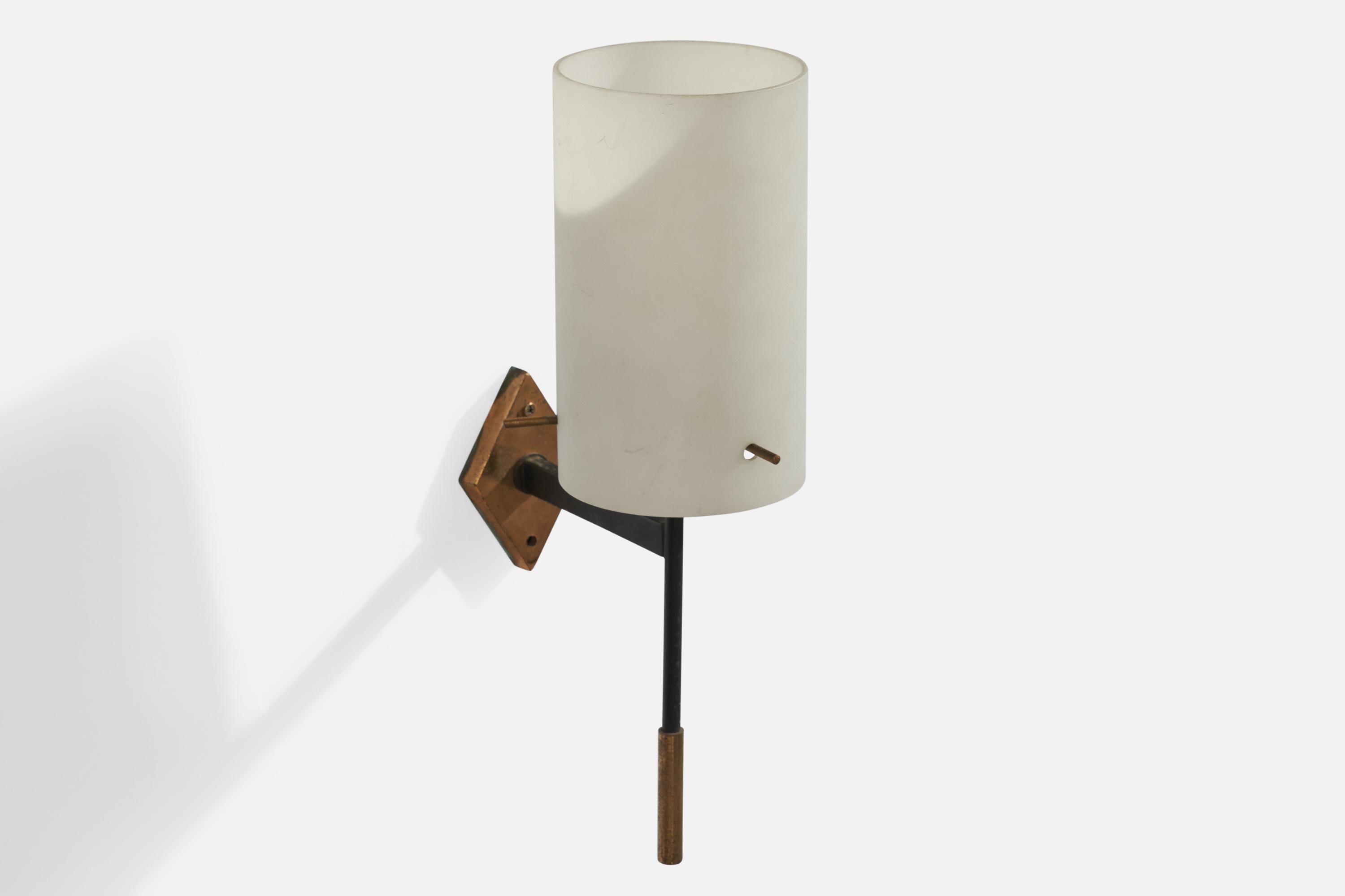 Italienische Designerin, Wandleuchten, Messing, Metall, Glas, Italien, 1950er Jahre im Zustand „Gut“ im Angebot in High Point, NC