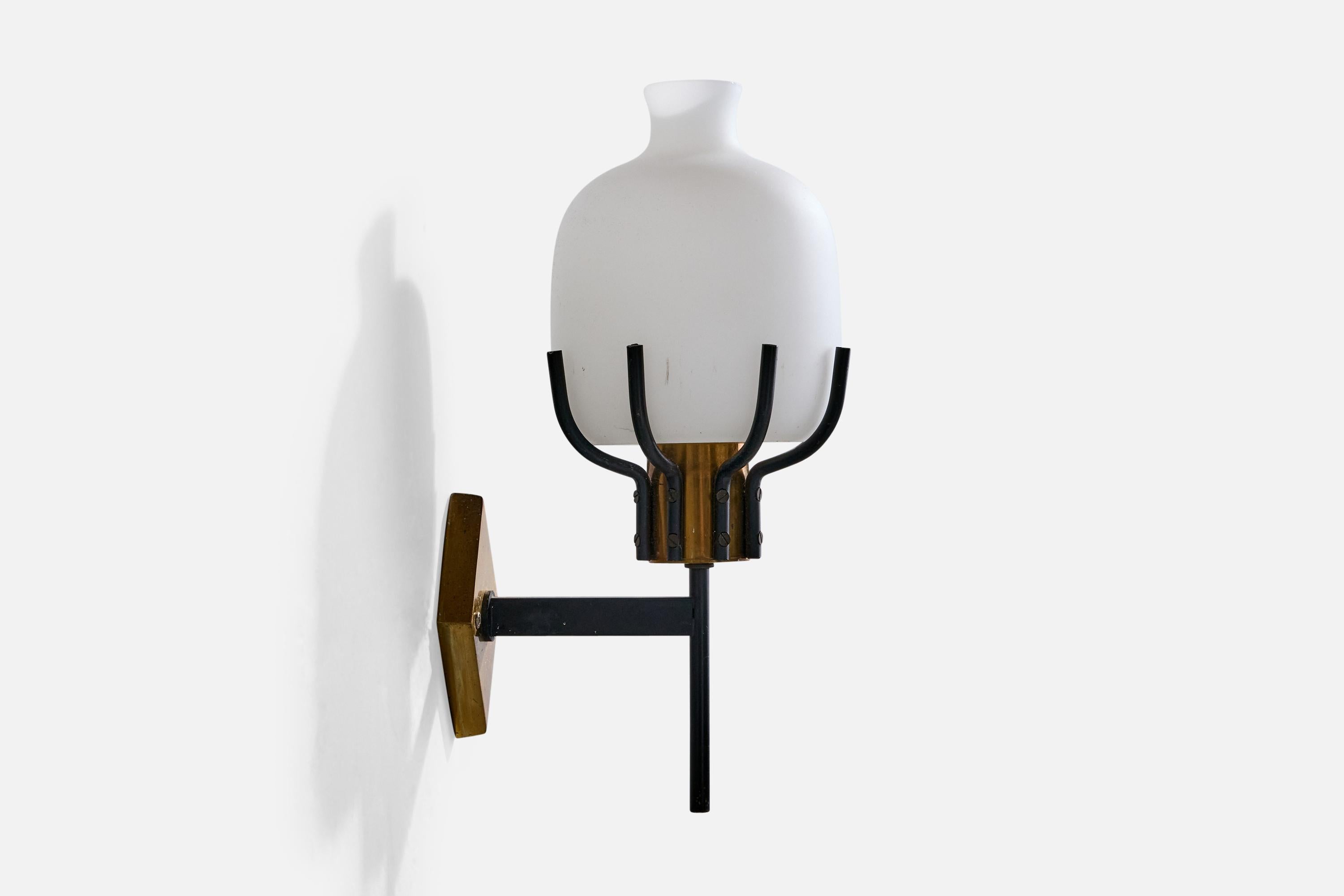 Italienische Designerin, Wandleuchten, Messing, Metall, Glas, Italien, 1950er Jahre (Mitte des 20. Jahrhunderts) im Angebot