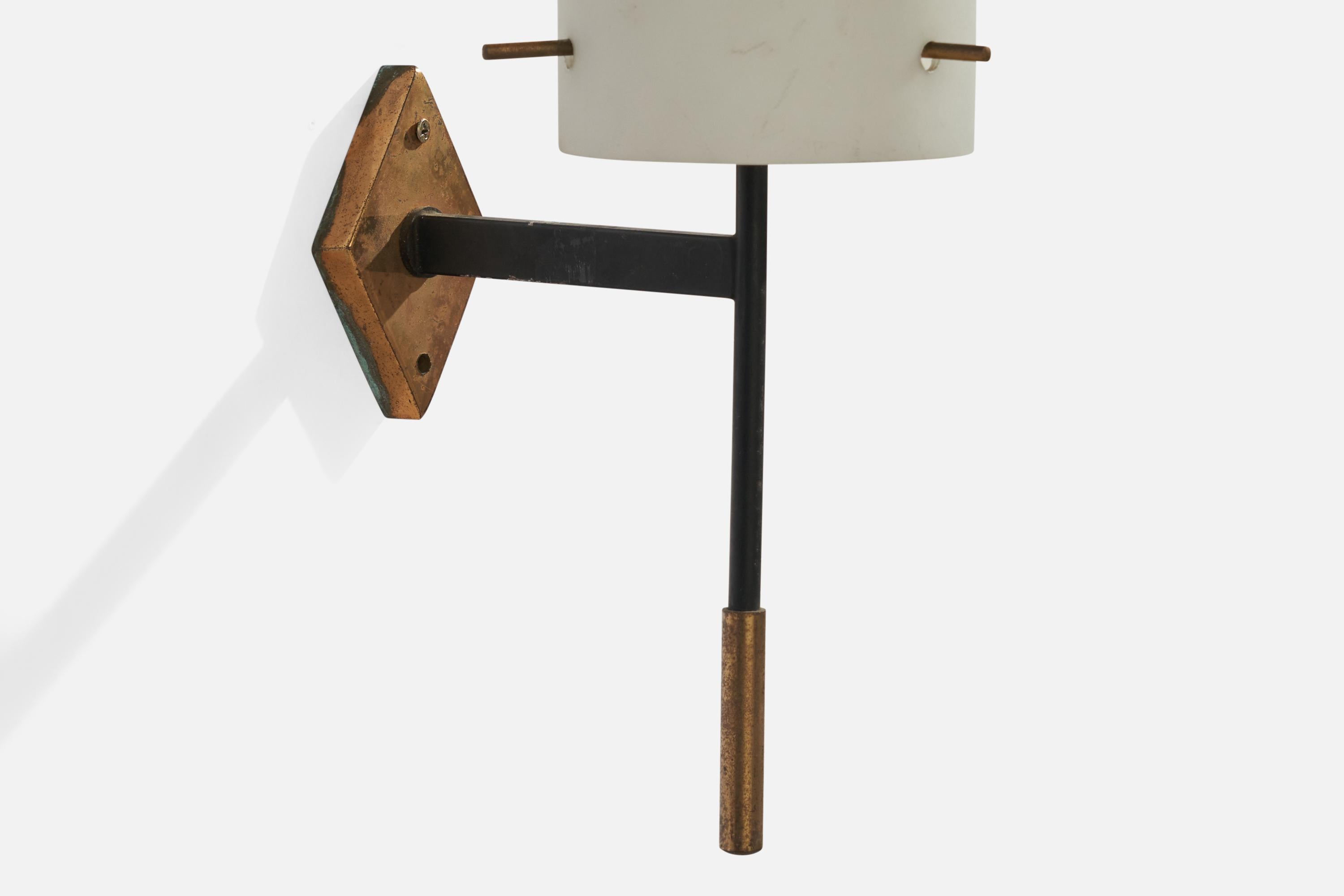 Metà XX secolo Designer italiano, Luci da parete, Ottone, Metallo, Vetro, Italia, anni '50 in vendita