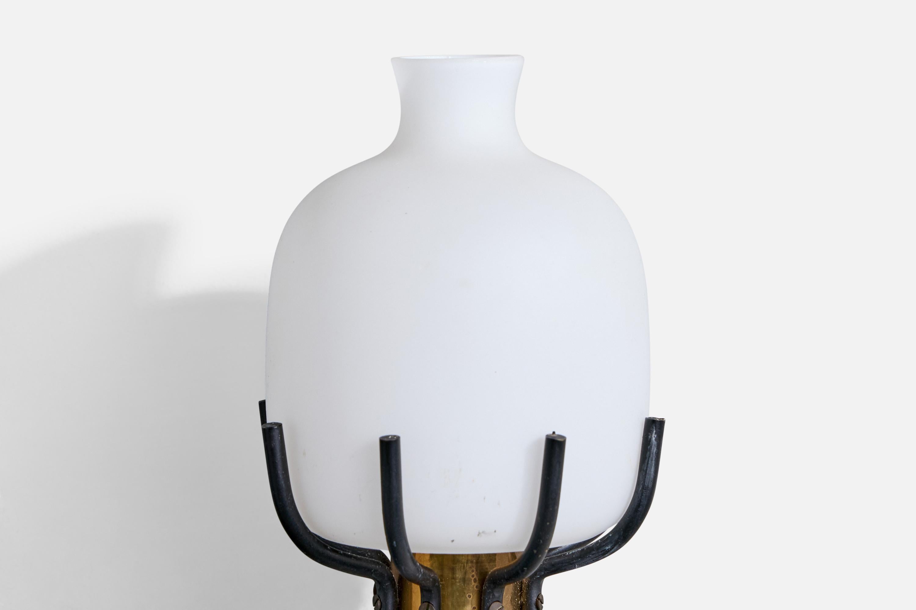 Italienische Designerin, Wandleuchten, Messing, Metall, Glas, Italien, 1950er Jahre im Angebot 4