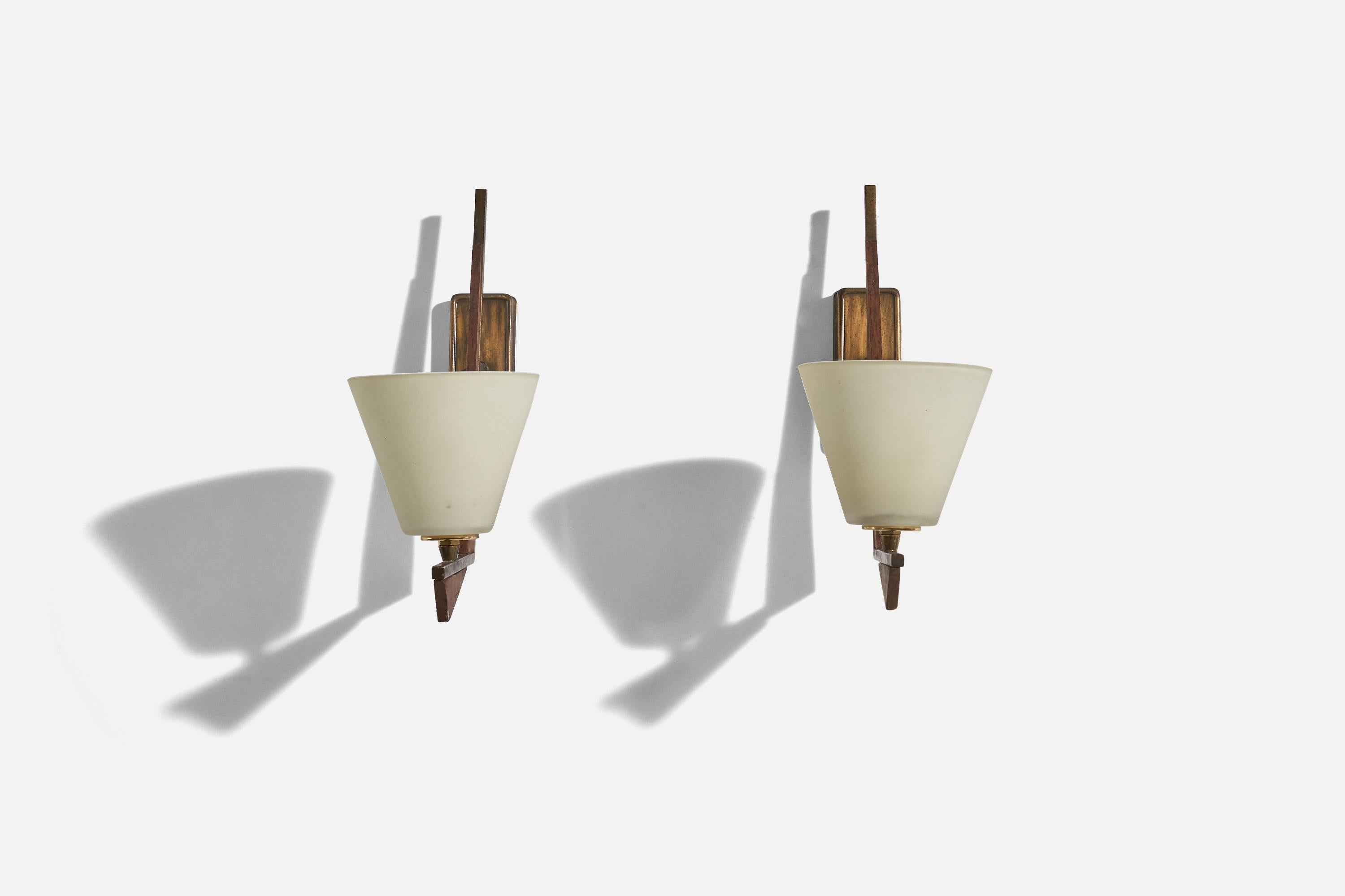 Italian Designer, Wall Lights, Brass, Metal, Teak, Glass, Italy, 1950s In Good Condition For Sale In High Point, NC