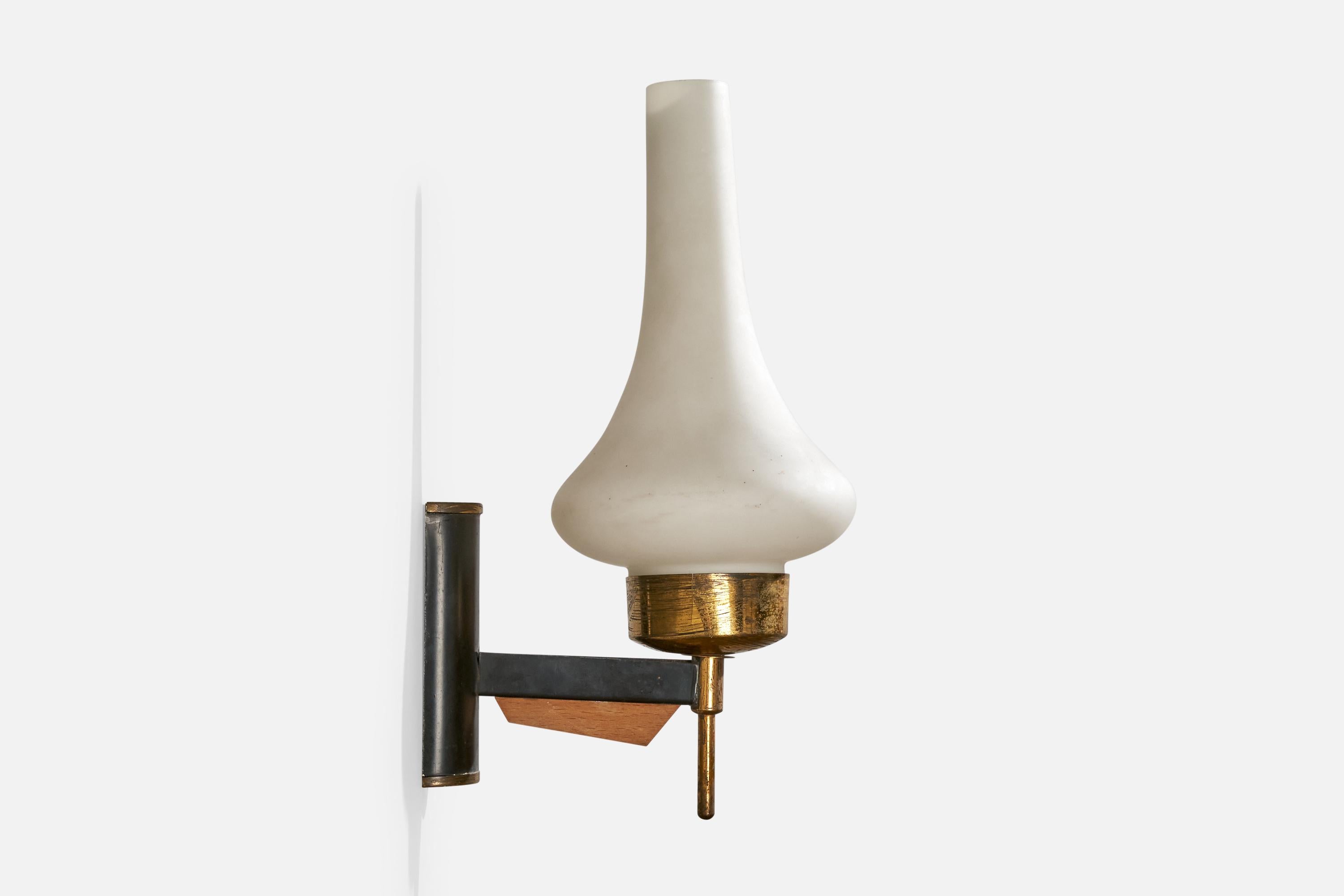 Metà XX secolo Designer italiano, Luci da parete, Ottone, Metallo, Teak, Vetro, Italia, anni '50