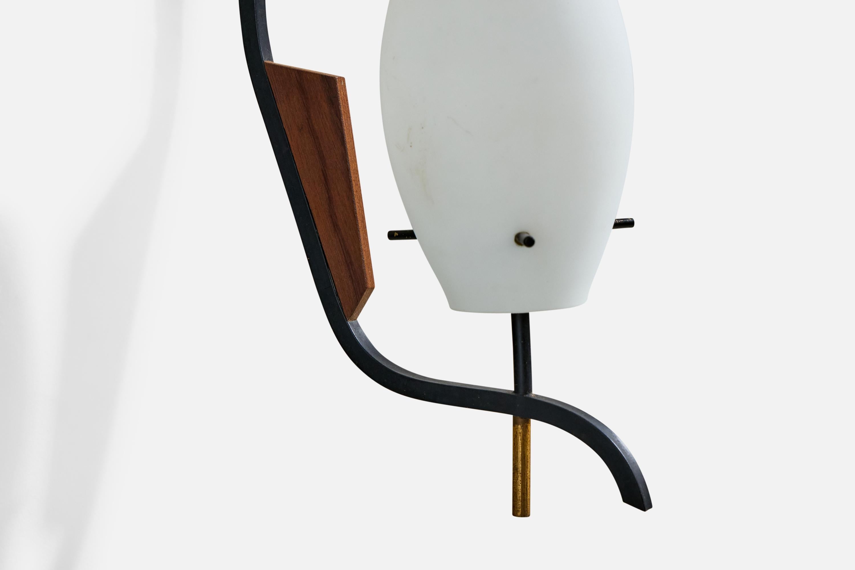 Designer italien, Lights, laiton, métal, teck, verre, Italie, années 1950 en vente 1