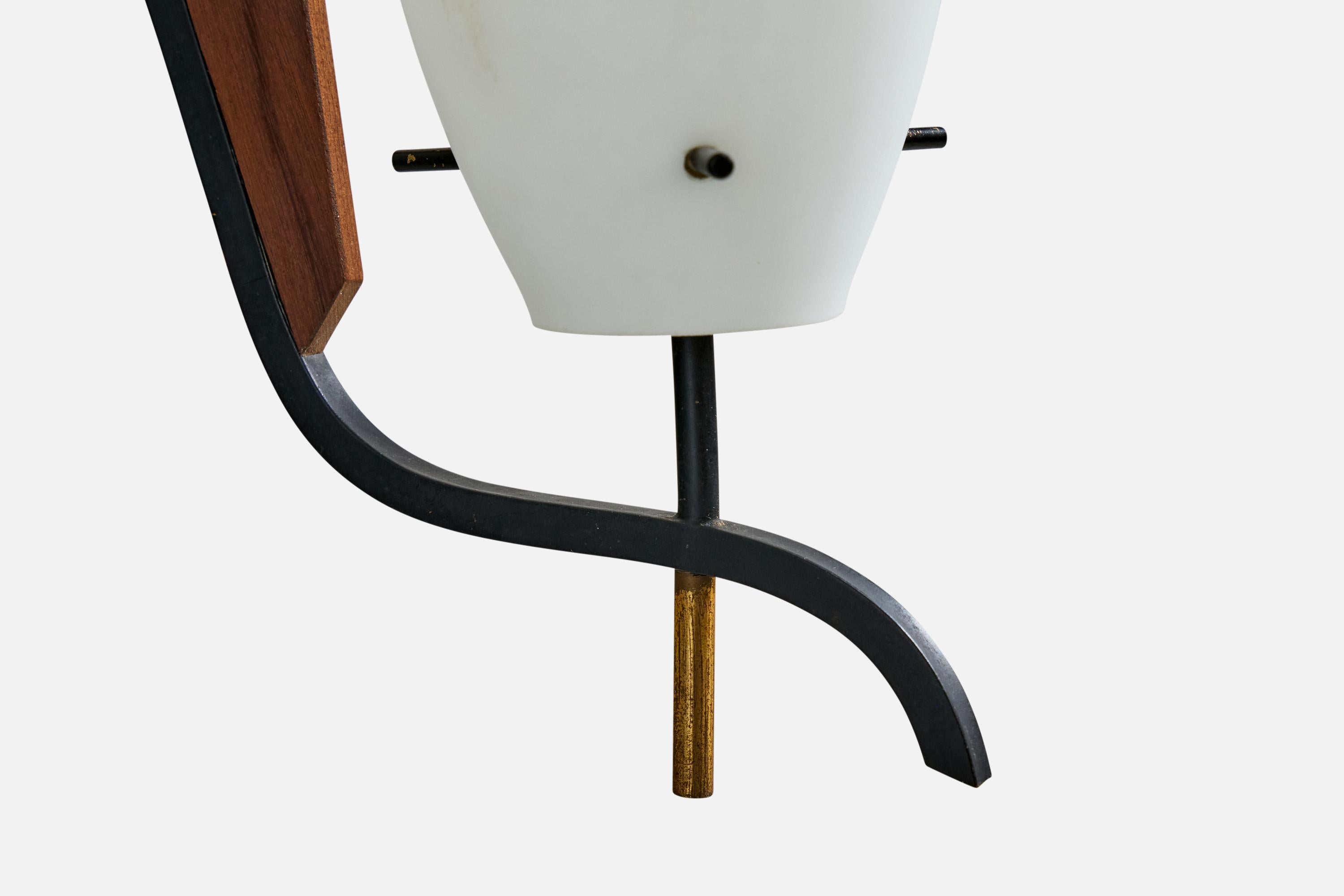 Designer italien, Lights, laiton, métal, teck, verre, Italie, années 1950 en vente 3