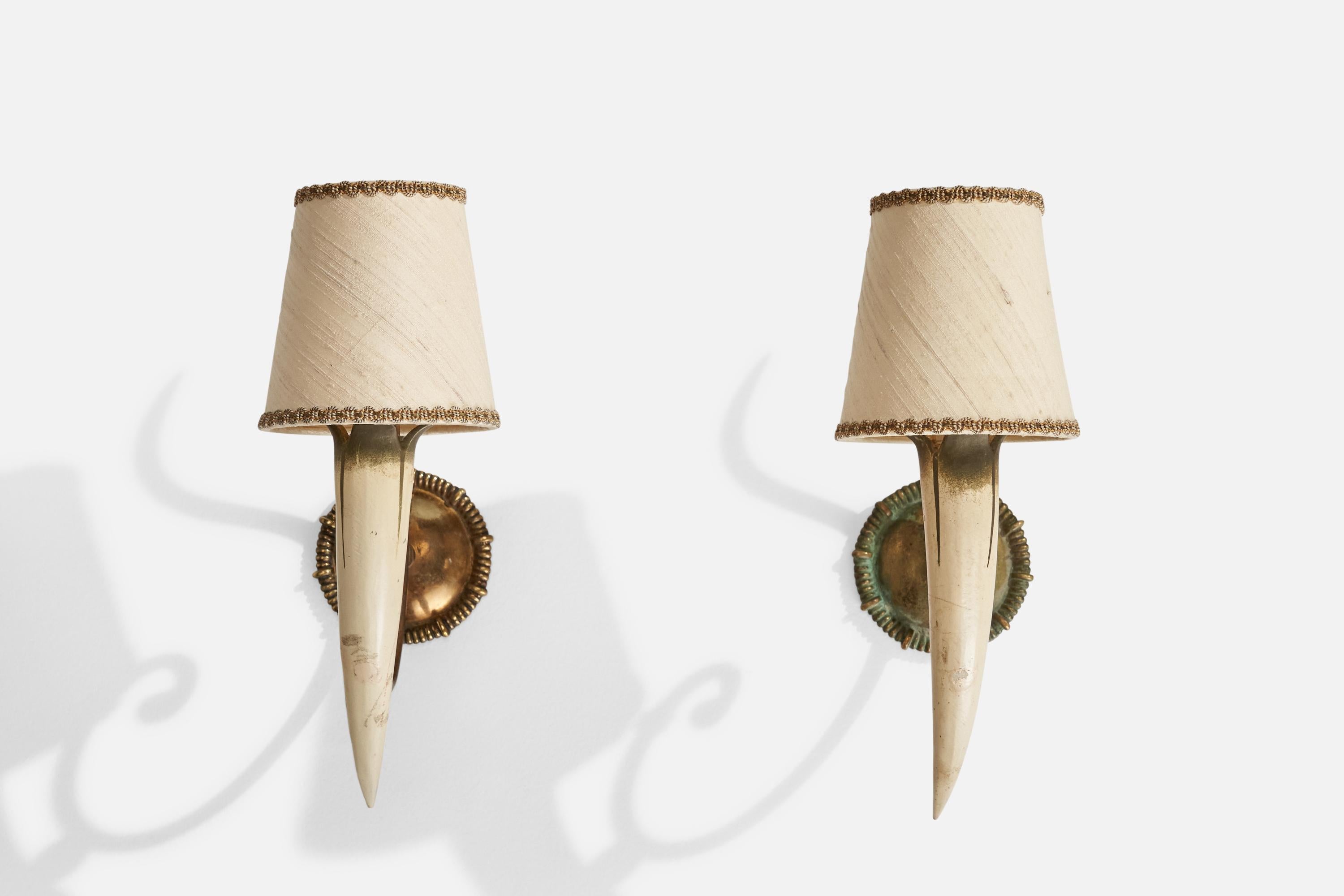 Italian Designer, Wall lights, Brass, Resin, Fabric, Italy, 1940s In Good Condition For Sale In High Point, NC