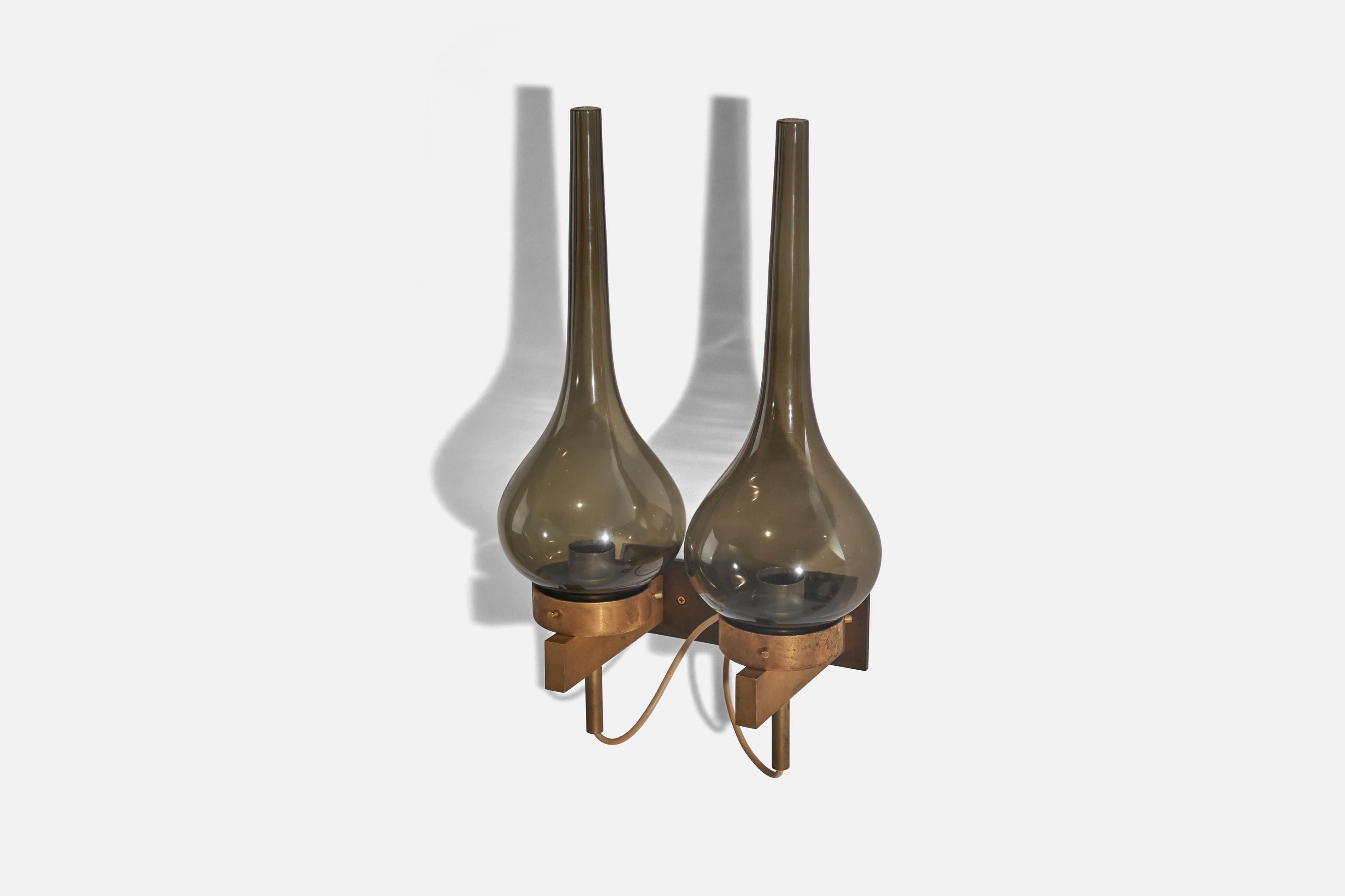 Italian Designer, Wall Lights, Brass, Smoked Glass, 1950s In Good Condition For Sale In High Point, NC