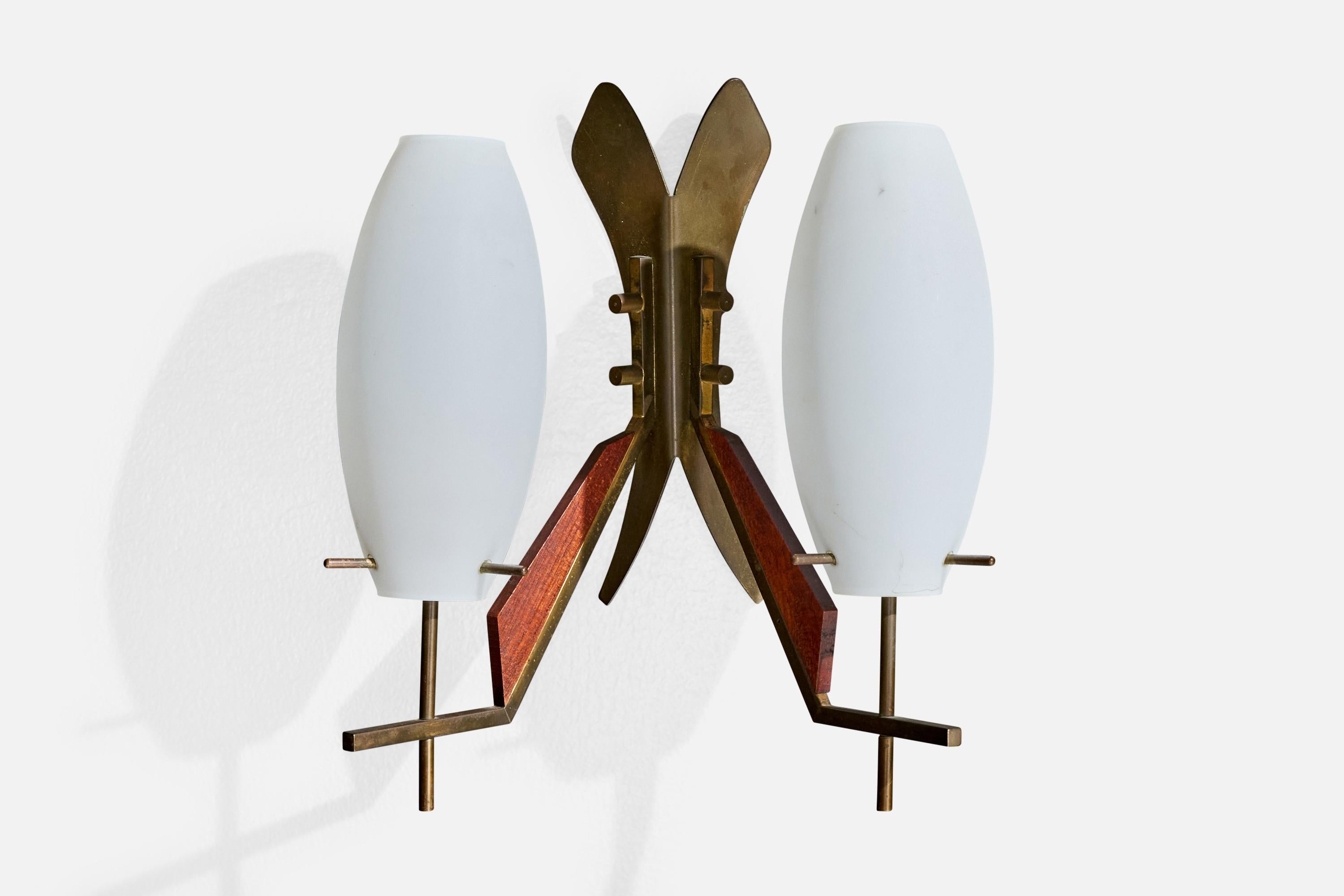 Diseñador italiano, Apliques, Latón, Teca, Vidrio, Italia, Años 50 Italiano en venta