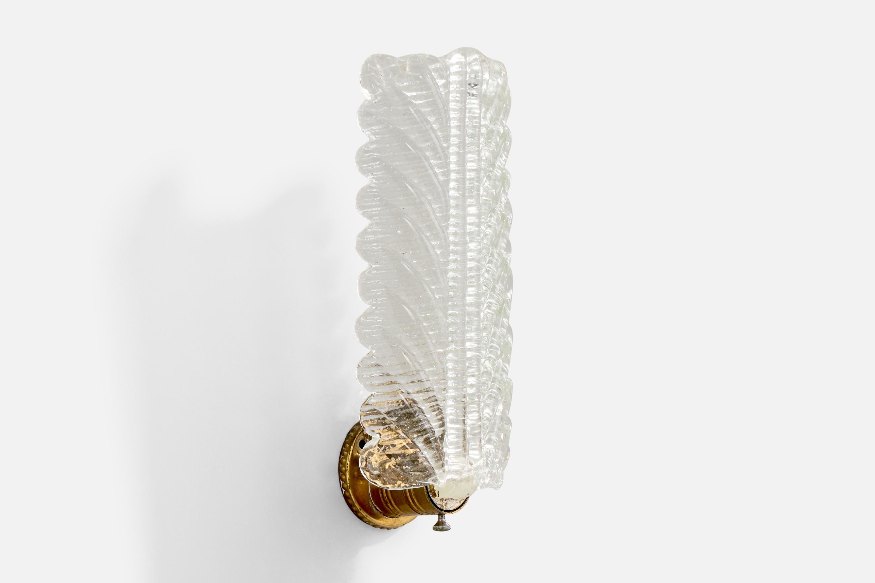 Milieu du XXe siècle Designer italien, appliques, verre, laiton, Italie, années 1940 en vente