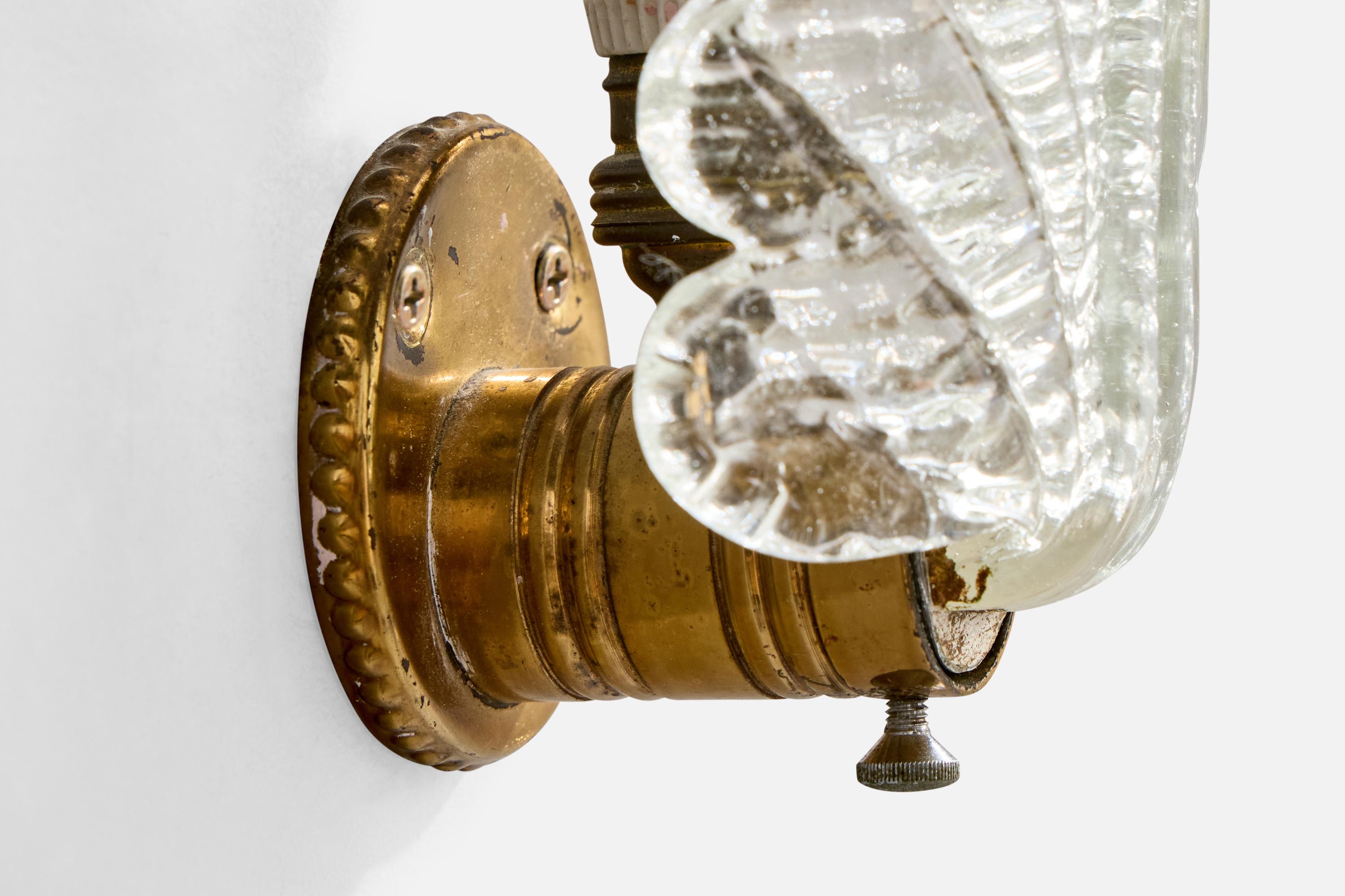 Designer italien, appliques, verre, laiton, Italie, années 1940 en vente 2