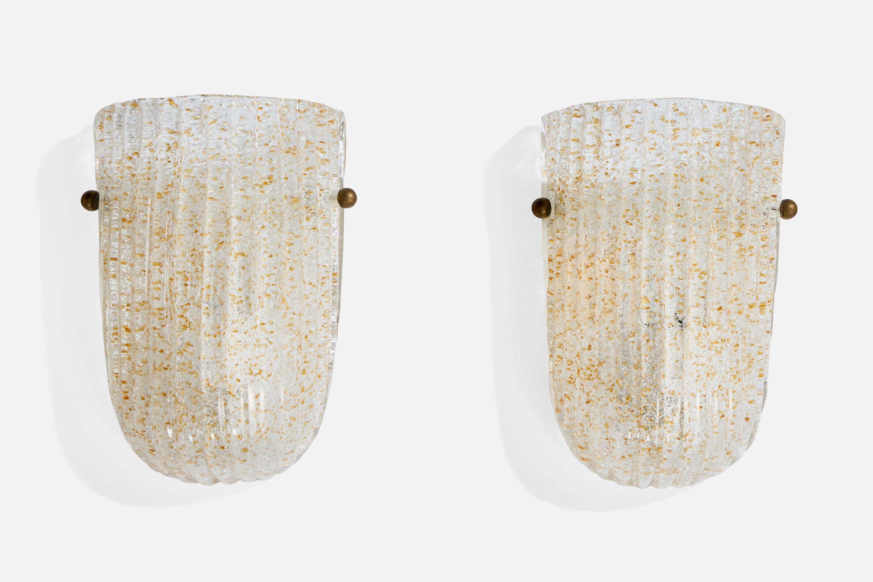 Mid-Century moderno Designer italiano, applique, vetro, ottone, Italia, anni '1970 in vendita