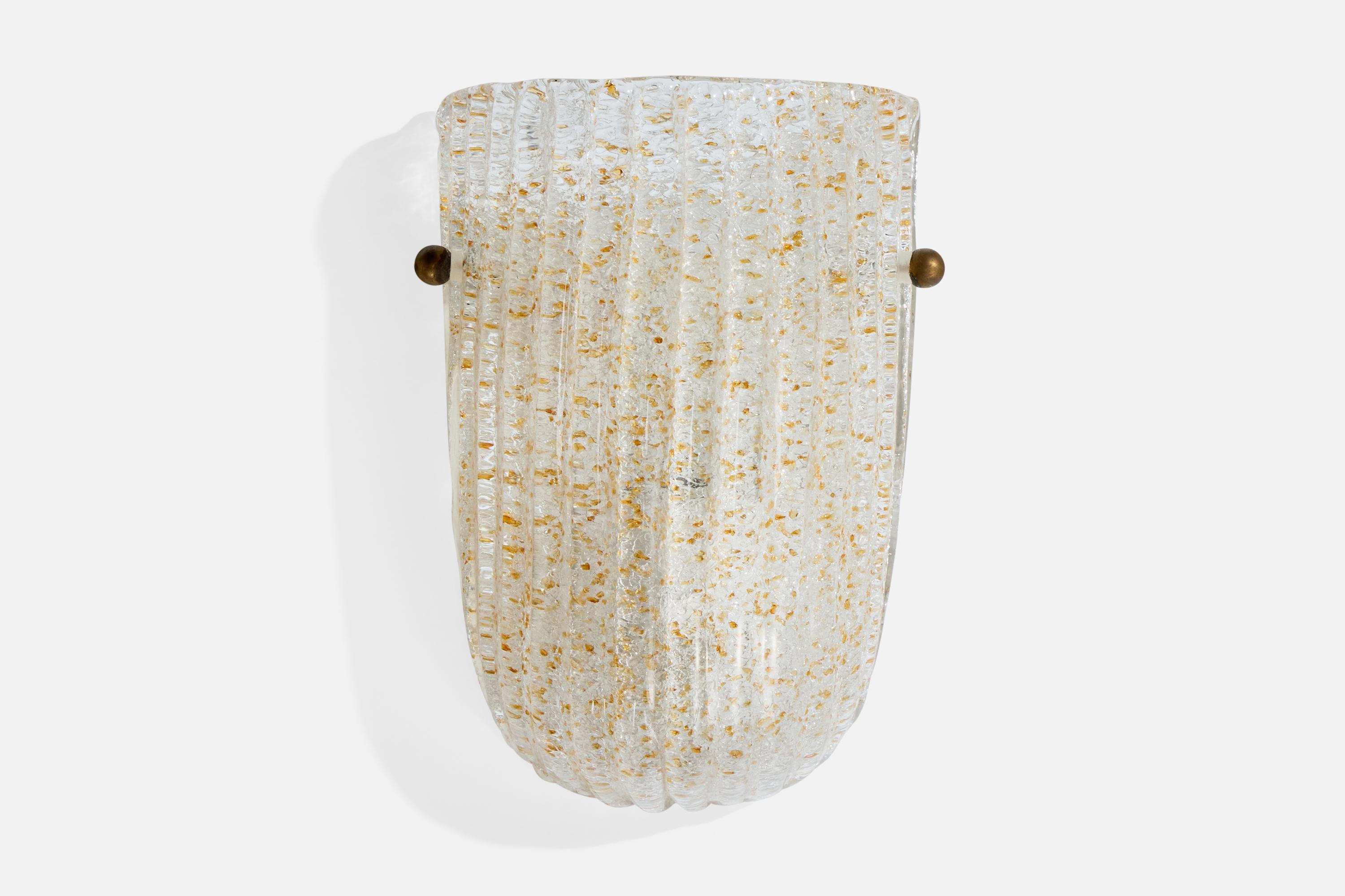 Designer italiano, applique, vetro, ottone, Italia, anni '1970 In condizioni buone in vendita a High Point, NC