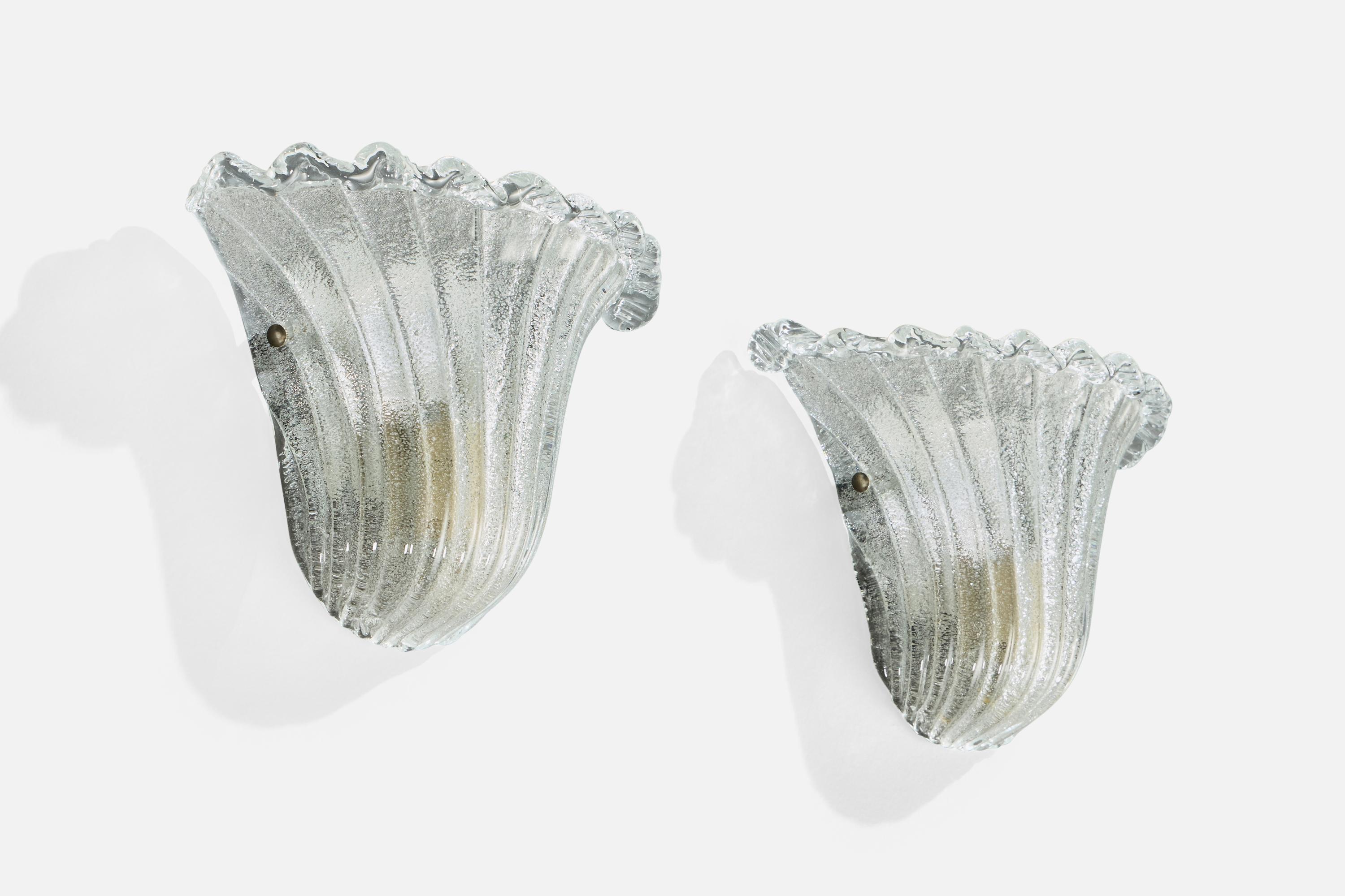 Paire d'appliques en verre soufflé de Murano et en métal, designées et produites en Italie, C.C.

Dimensions globales (en pouces) : 8,0 