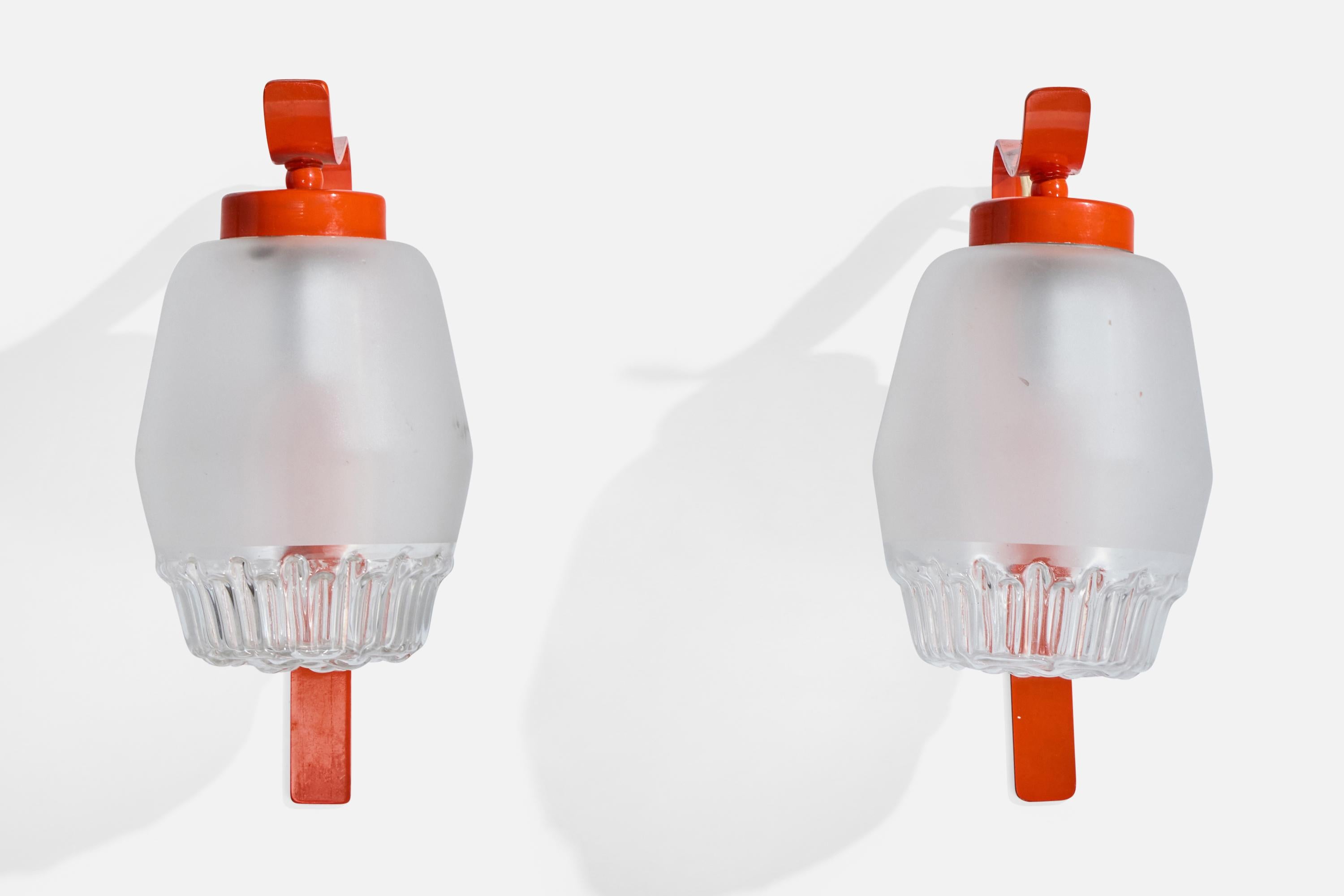 Mid-Century moderno Designer italiano, Luci da parete, Metallo, Vetro, Italia, anni '70 in vendita